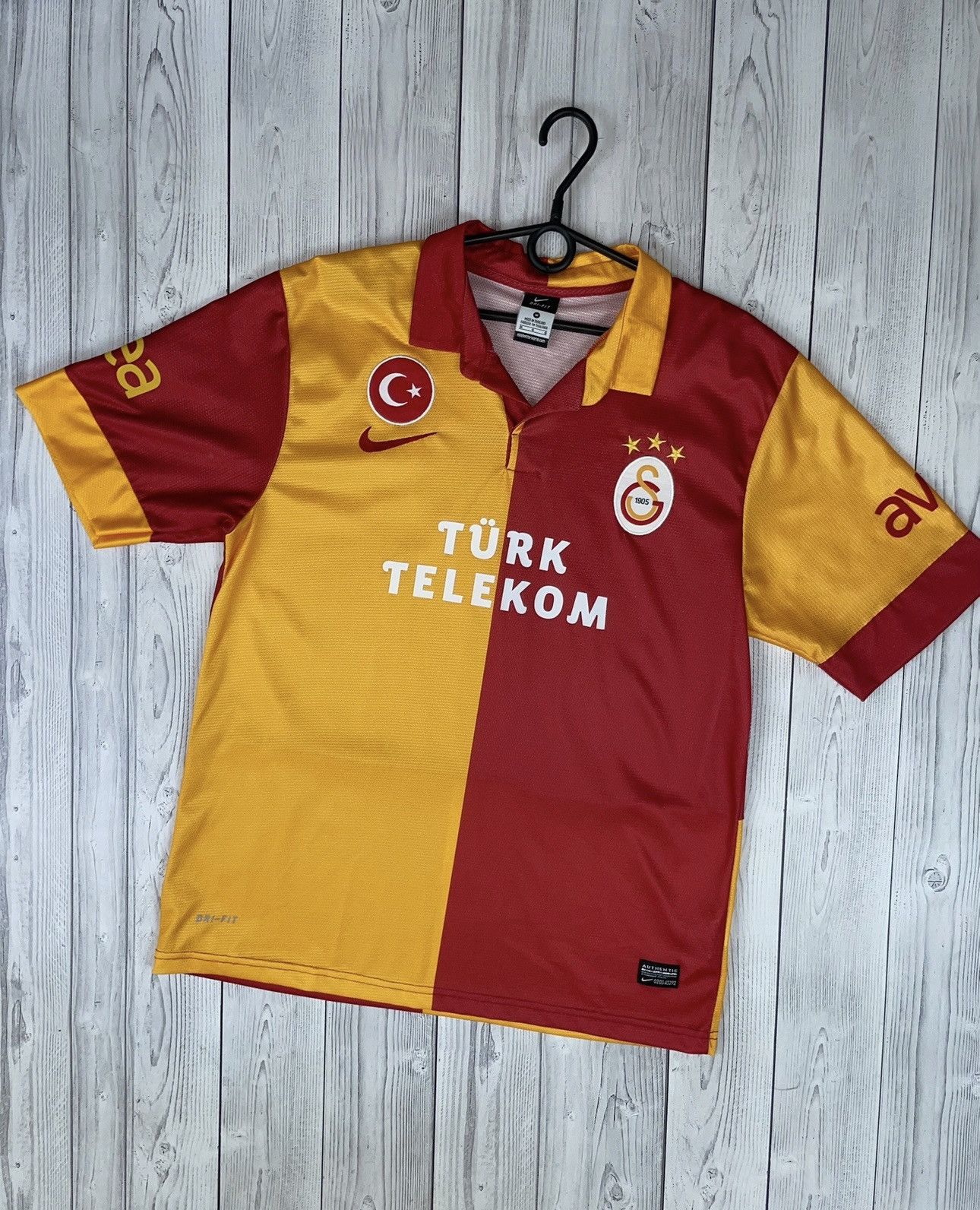 Vintage Galatasaray Soccer tee 12 Drogba size M logo rare Size US M / EU 48-50 / 2 - 2 Thumbnail