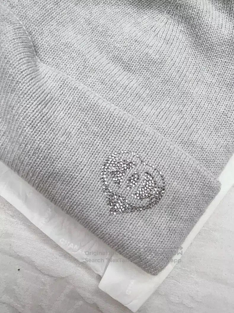 Chanel Chanel Grey Beanie with Diamond Logo. Size ONE SIZE - 4 Thumbnail
