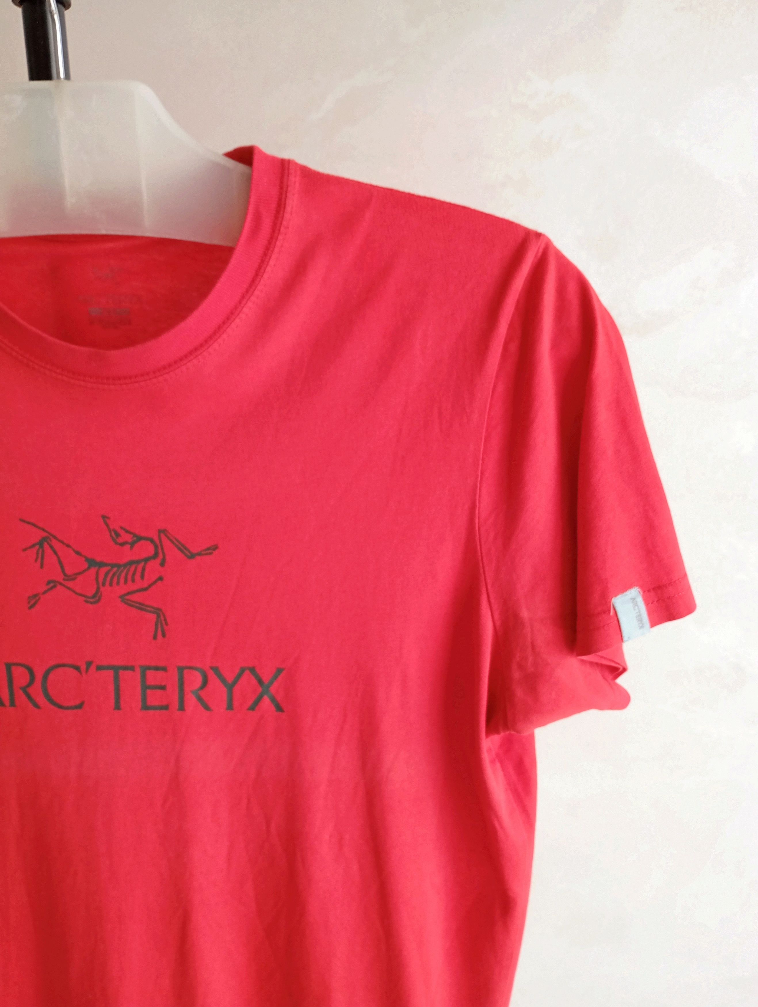 Arc'teryx Vintage Arc'Teryx Blue Skeletal Logo Design Tshirt Size US S / EU 44-46 / 1 - 2 Thumbnail
