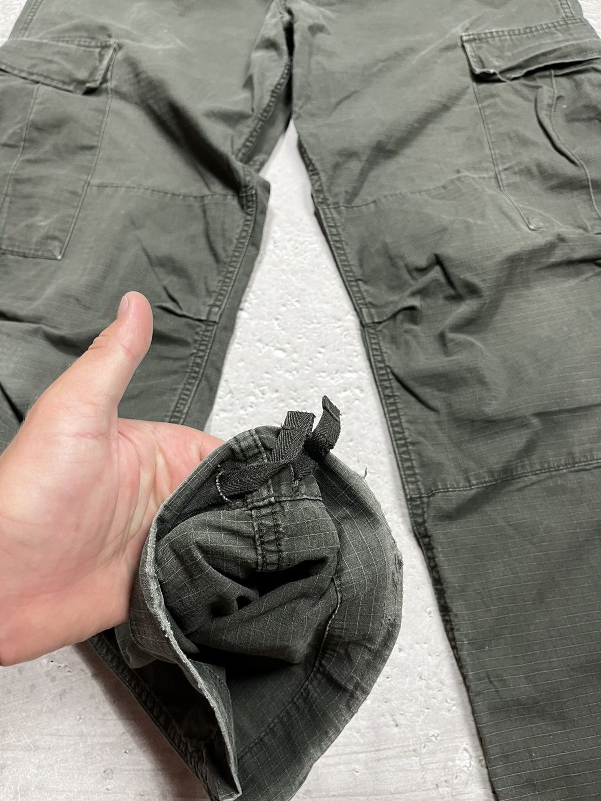 Carhartt distressed green cargo pants 38x34 rugged workwear