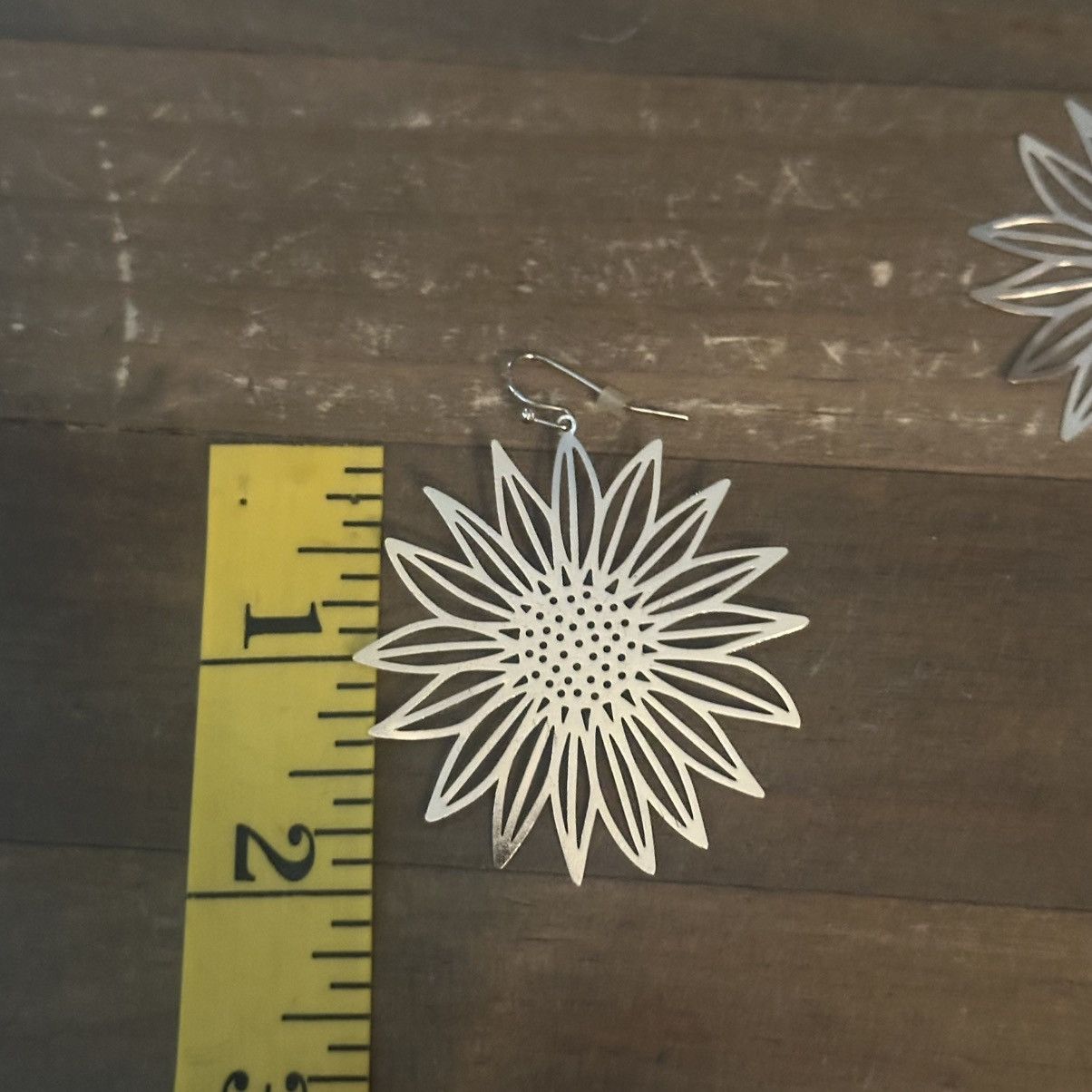 Other Gold tone lightweight filigree sunflower earrings Size ONE SIZE - 4 Thumbnail
