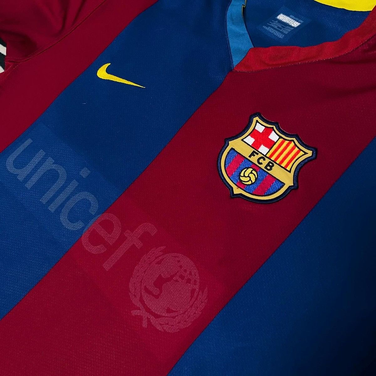 Nike FC Barcelona Vintage Nike 2006-2007 home soccer Jersey Size US S / EU 44-46 / 1 - 4 Thumbnail