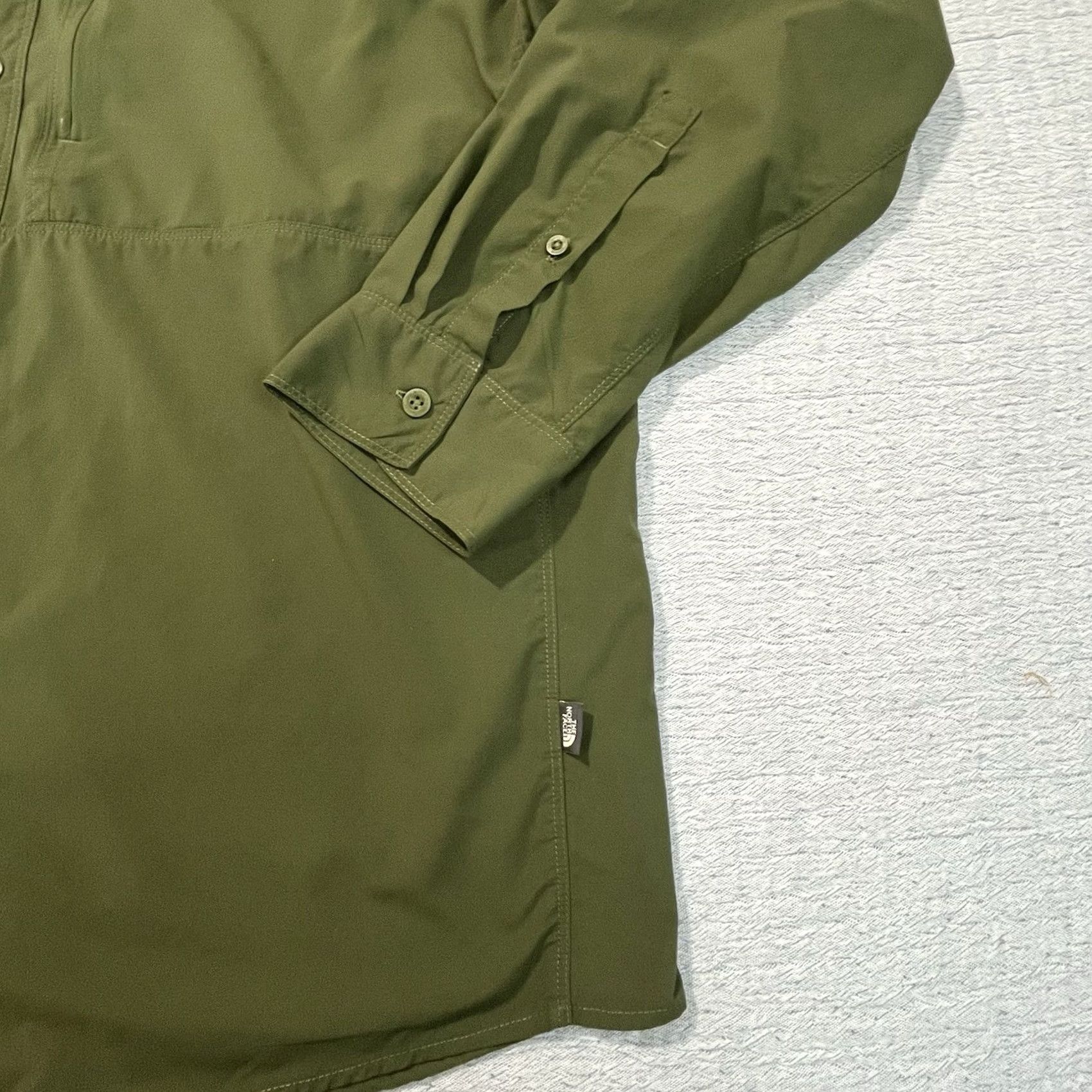 The North Face The North Face Shirt Mens 2XL Green Nylon Button-Up Long Sleeve Fishing Hiking UV Breathable Pockets Logo Outdoor Endurance Series Size US XXL / EU 58 / 5 - 3 Thumbnail