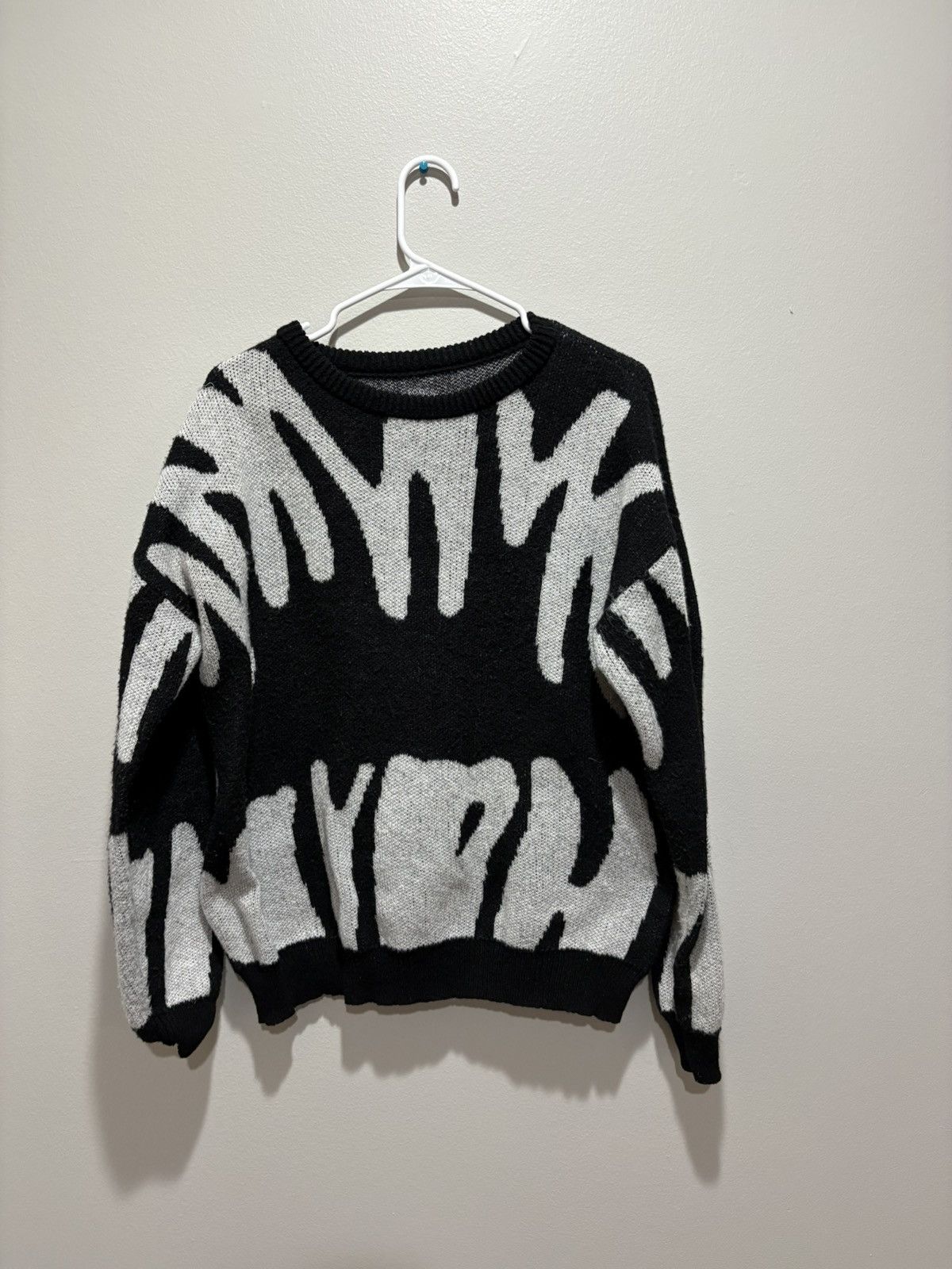 Vintage Black and white knit sweater Size US L / EU 52-54 / 3 - 1 Thumbnail