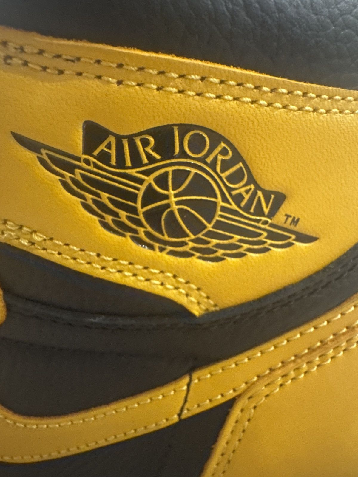 Jordan Brand × Nike Air Jordan 1 Retro High OG Size US 9.5 / EU 42-43 - 2 Thumbnail