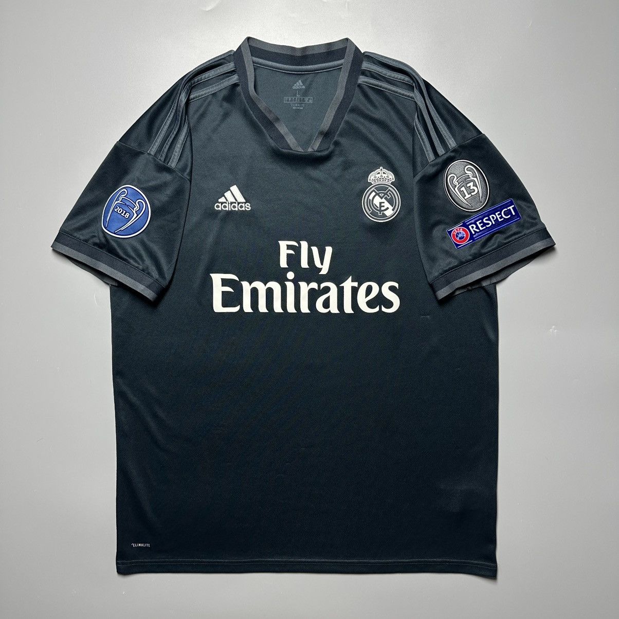 Vintage REAL MADRID ADIDAS 2018/2019 FOOTBALL AWAY JERSEY #9 BENZEMA Size US L / EU 52-54 / 3 - 2 Thumbnail