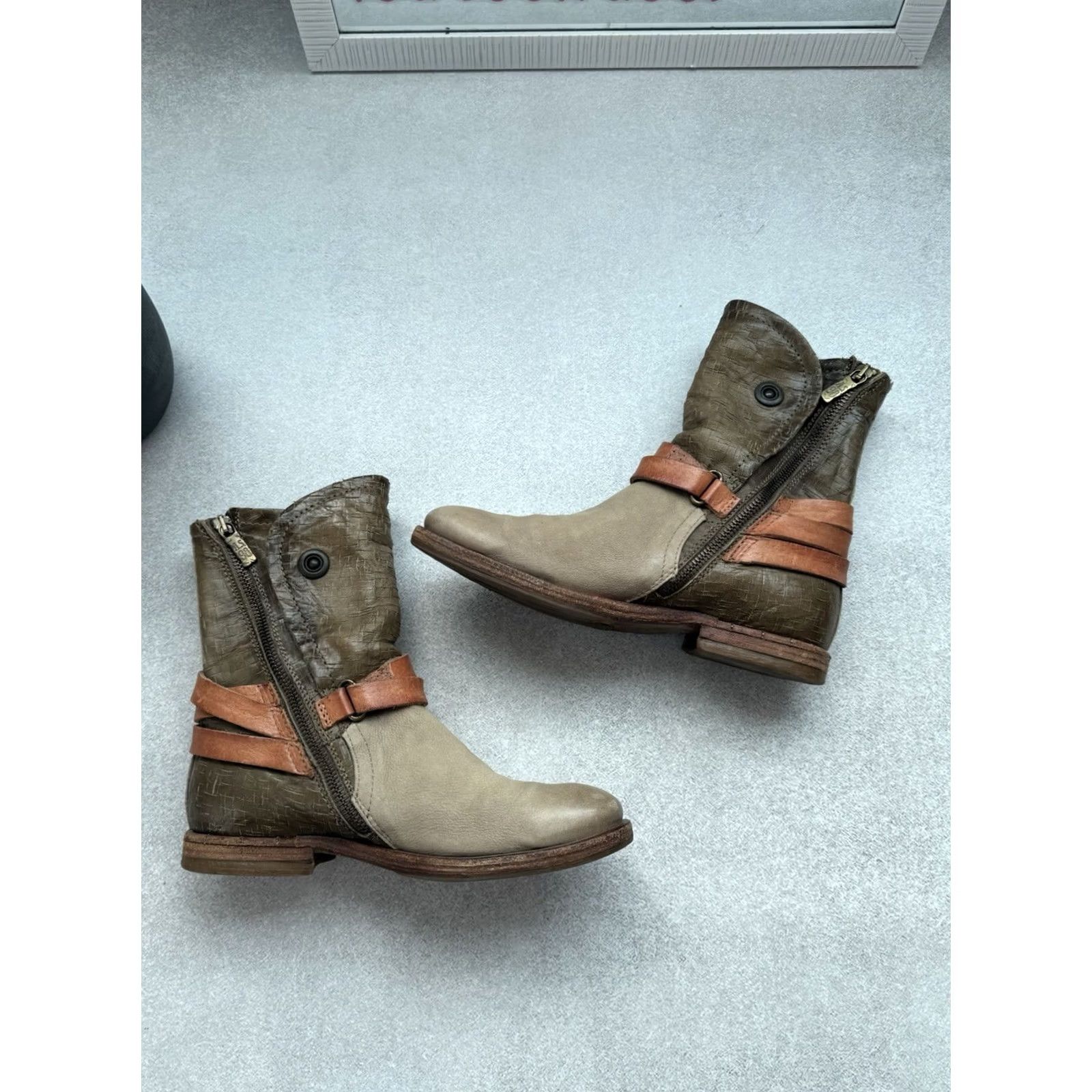 A.S.98 VINTAGE A.S 98 Airtep Swamp Ankle Women Leather Biker Boots Size 37 US 6.5 Beige 80s 90s A.S98 Shoes Womens Boots Size US 7 / IT 37 - 6 Thumbnail