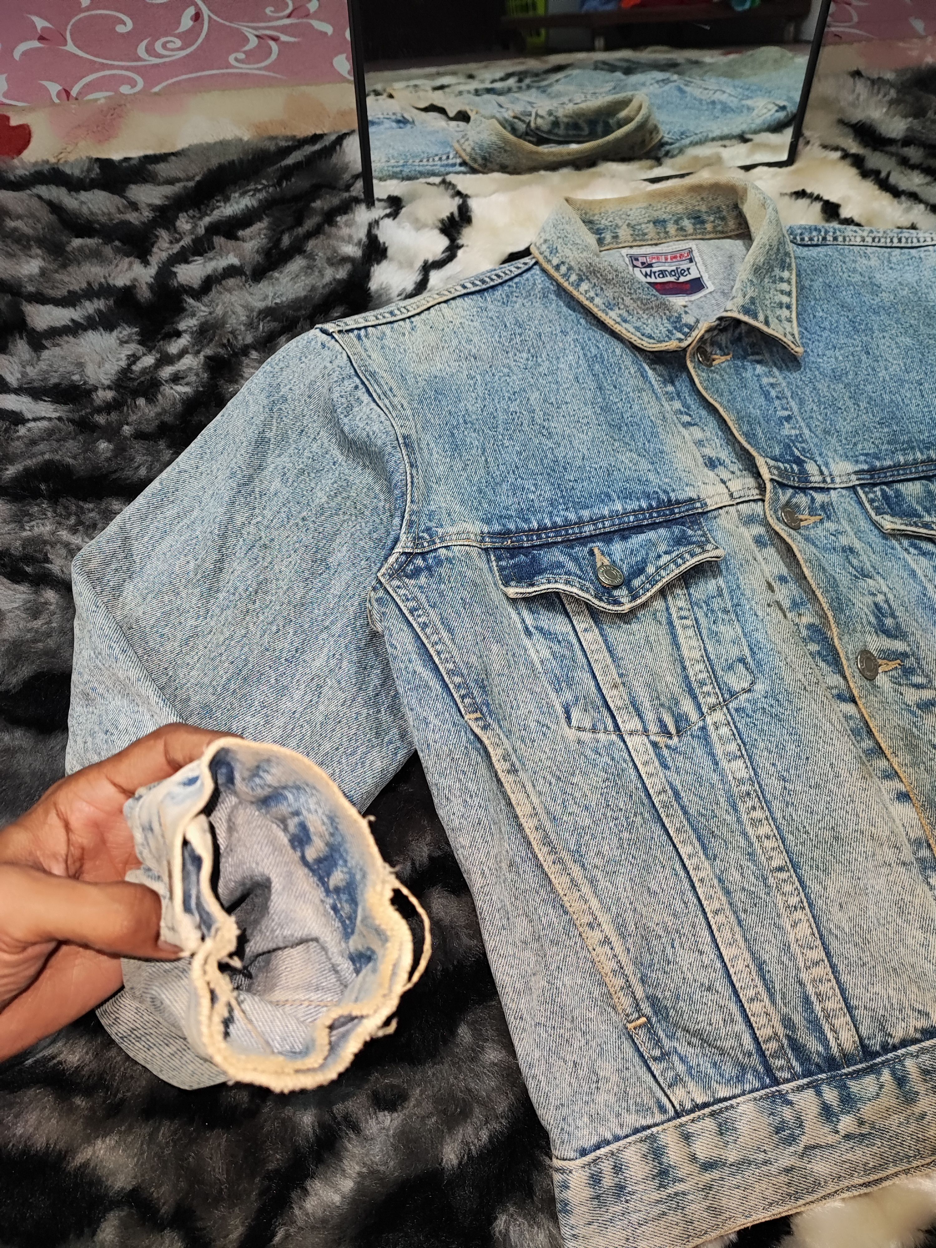 Wrangler Vintage Wrangler 90s Distressed Acid Wash Denim Jacket Size US L / EU 52-54 / 3 - 6 Thumbnail