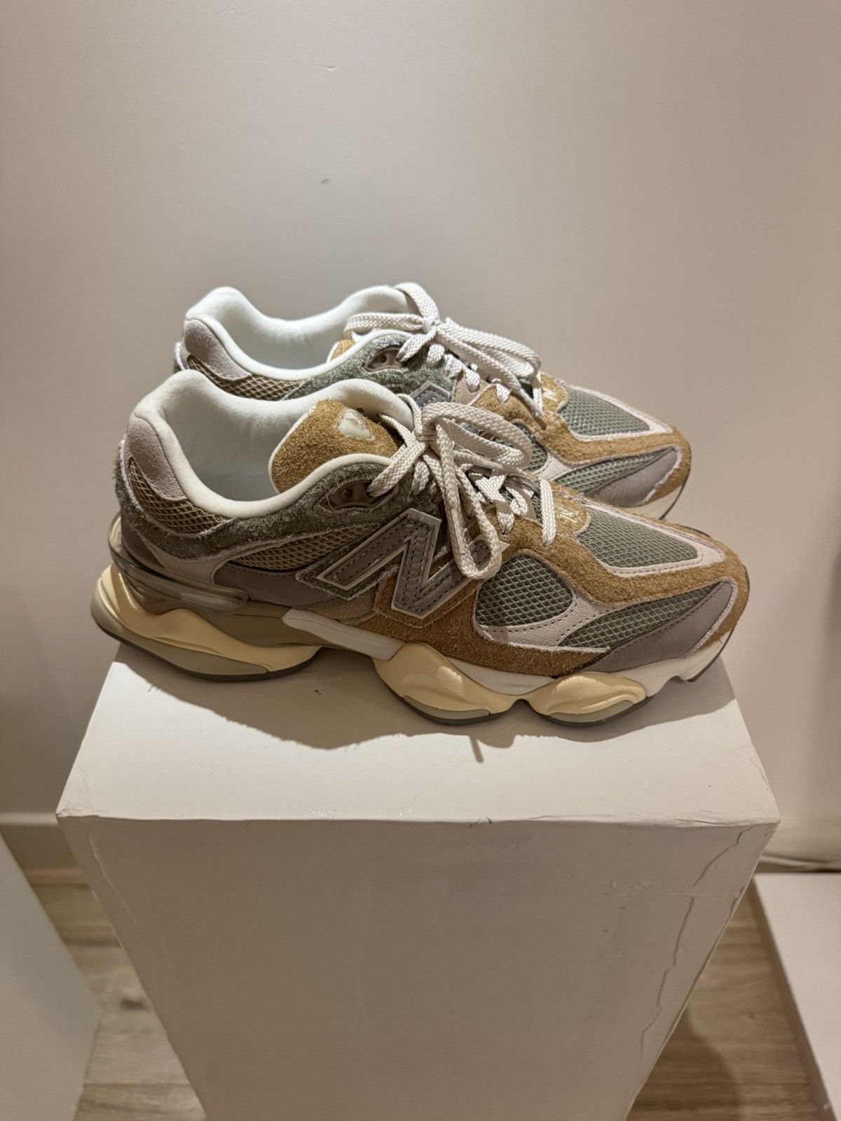 New Balance New Balance 9060 (Size 44) Size US 10 / EU 43 - 1 Thumbnail