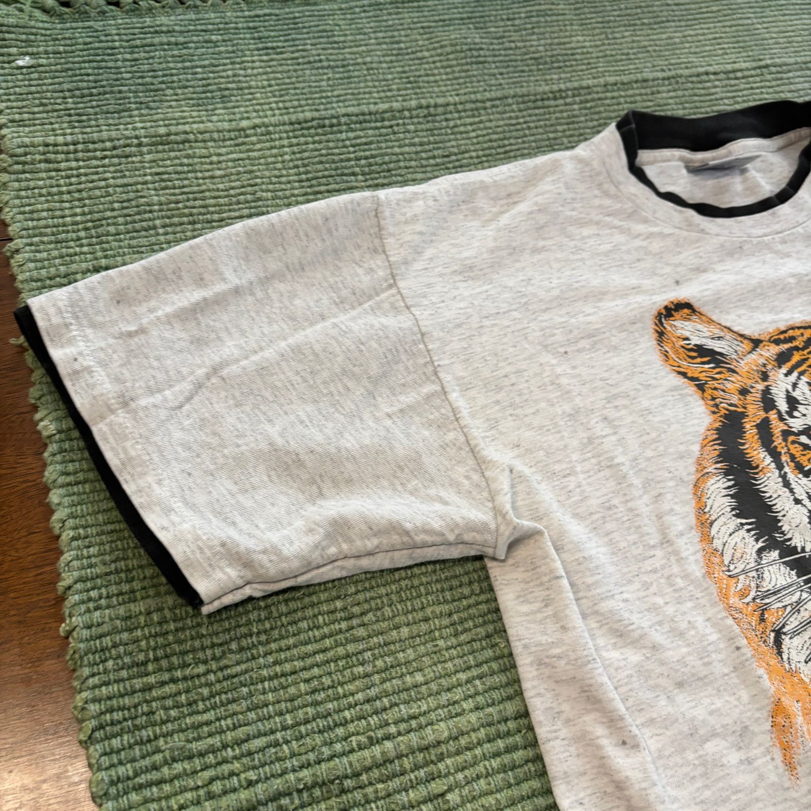 Vintage Vintage 1990s Single Stitched Tiger Tee Shirt Sz L Oneita Size US L / EU 52-54 / 3 - 6 Thumbnail