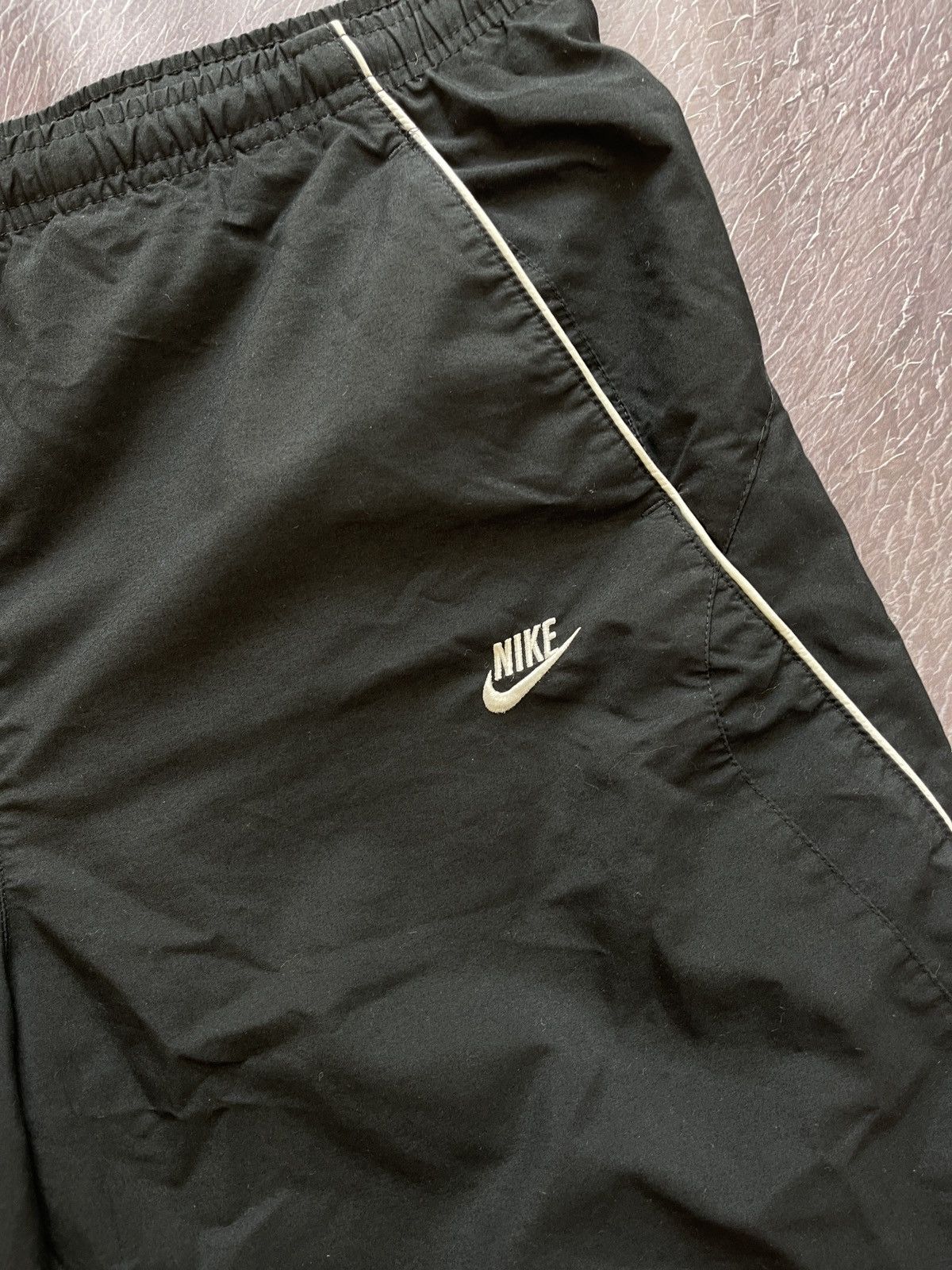 Nike Nike vintage y2k black logo swoosh embroidered shorts Size US 34 / EU 50 - 7 Thumbnail