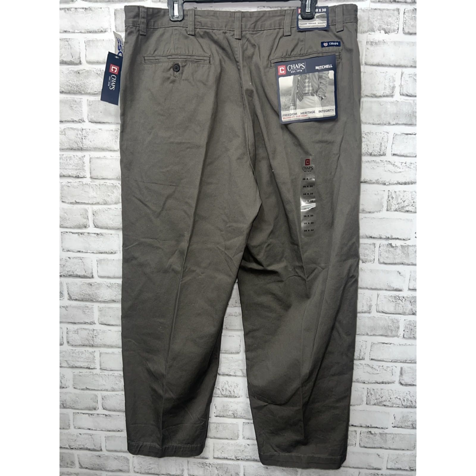 Chaps Chaps NWT Relaxed Fit Flat Front Gray Pants Mens Size 38x30 Size US 38 / EU 54 - 4 Thumbnail