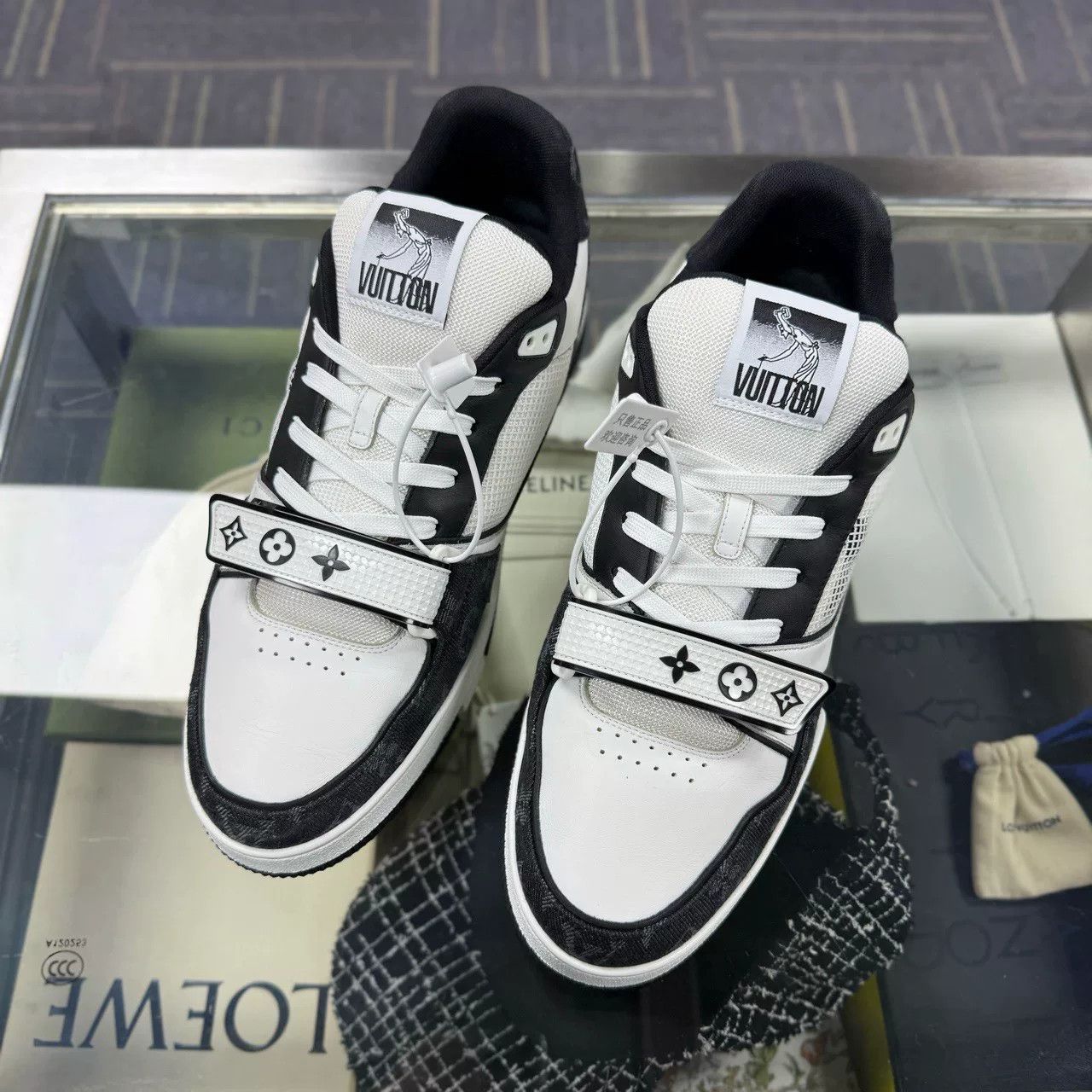 Louis Vuitton louis vuitton lv trainer black and white sneakers Size US 11 / EU 44 - 1 Thumbnail