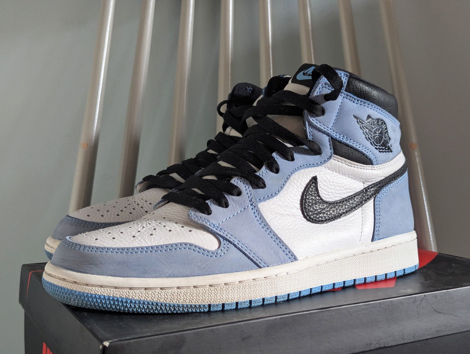 Nike Nike Air Jordan 1 Retro High OG University Blue 555088-134 Size US 9 / EU 42 - 2 Thumbnail