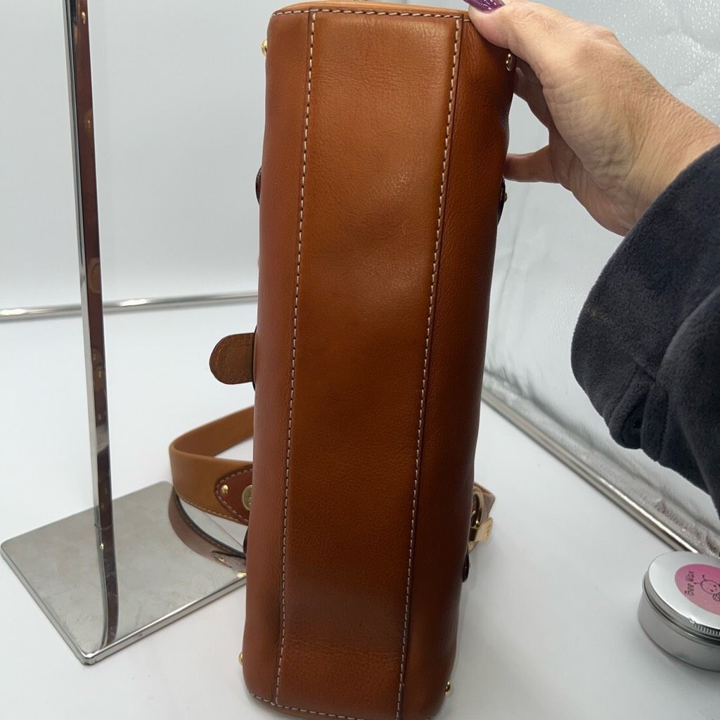 Michael Kors Michael Michael Kors Vintage Saddle Leather Handbag with Dust Bug Size ONE SIZE - 10 Thumbnail