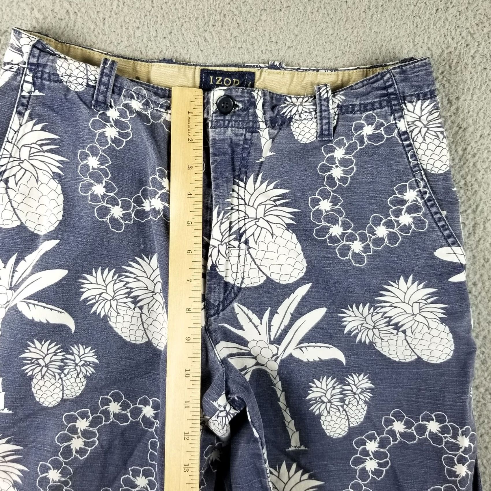 Izod IZOD Shorts Men 30W Denim Pineapple AOP Hawaiian Floral Lei Garland Floral Denim Pineapple Hawaii Mens 30W Size US 30 / EU 46 - 5 Thumbnail