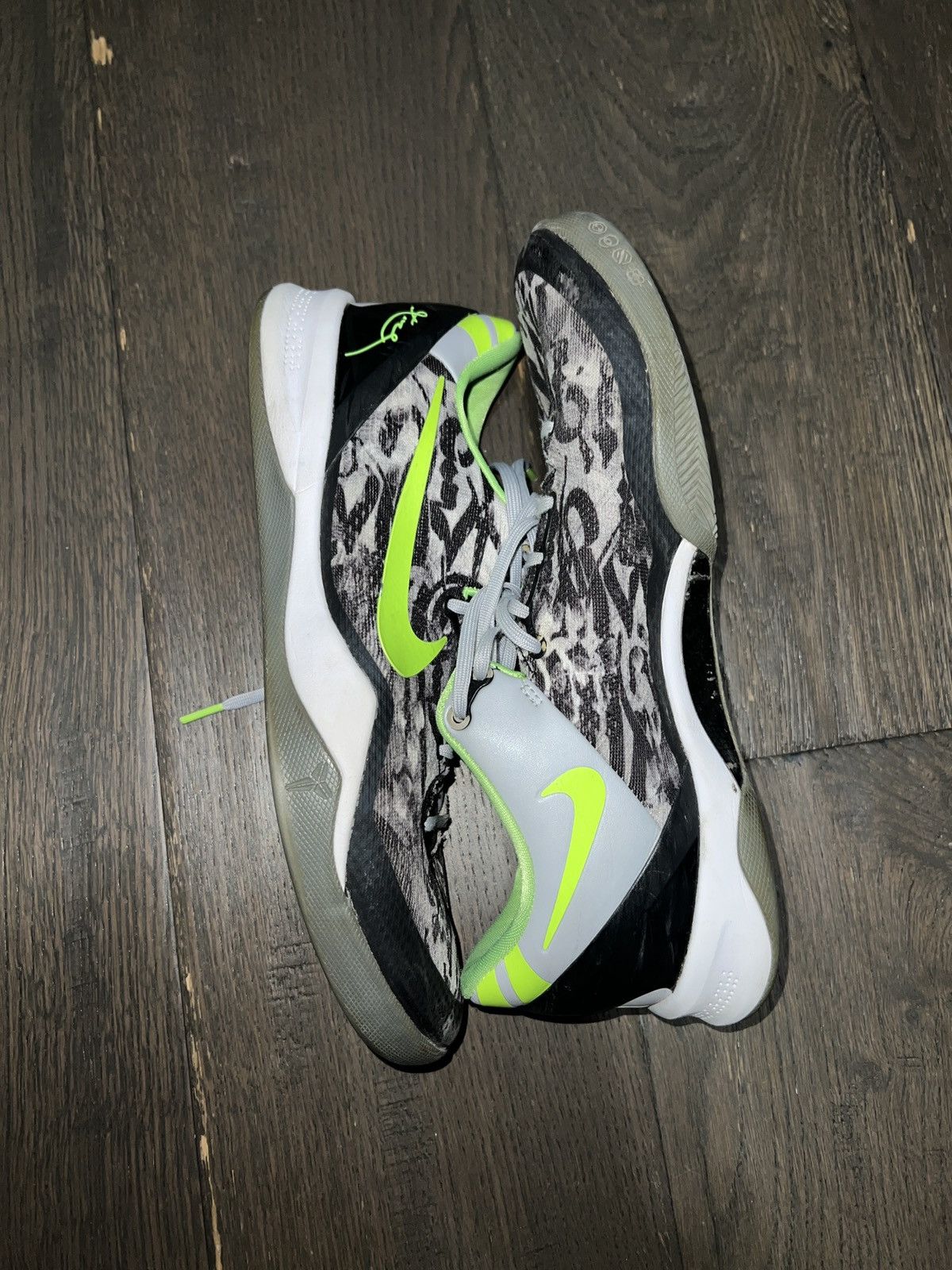 Nike 2013 Nike Kobe 8 Graffiti basketball shoes / grey / lime Size US 11 / EU 44 - 1 Thumbnail