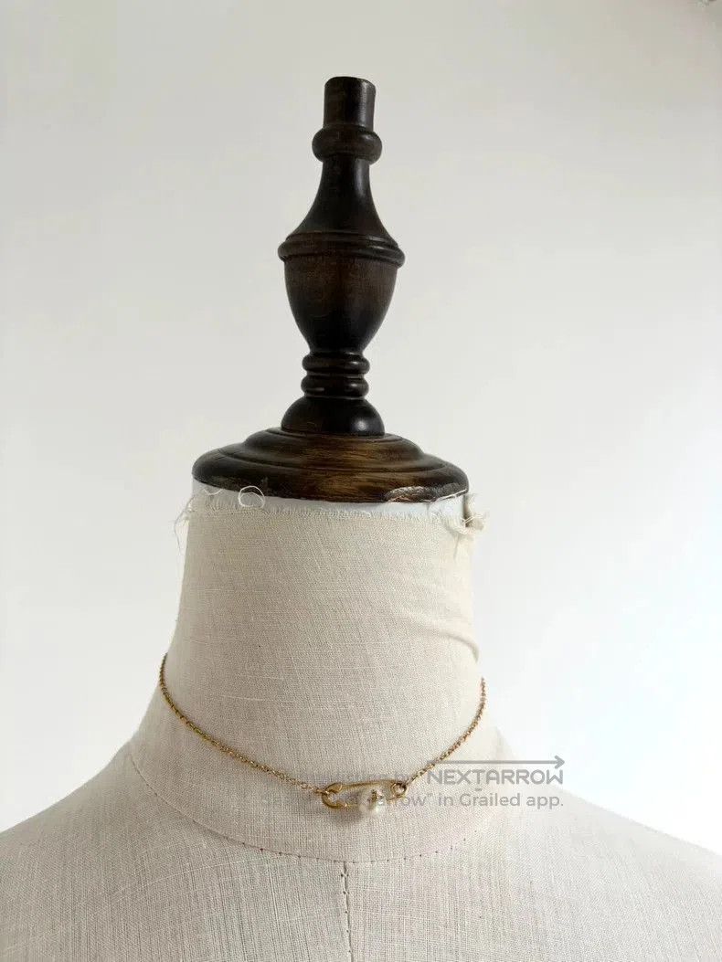 Vivienne Westwood Vivienne Westwood Gold Pearl Pin Necklace. Size ONE SIZE - 9 Thumbnail