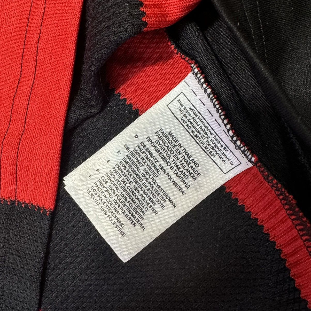 Adidas × Signatures AC Milan 11/12 home shirt Massaro signed shirt Size US S / EU 44-46 / 1 - 6 Thumbnail