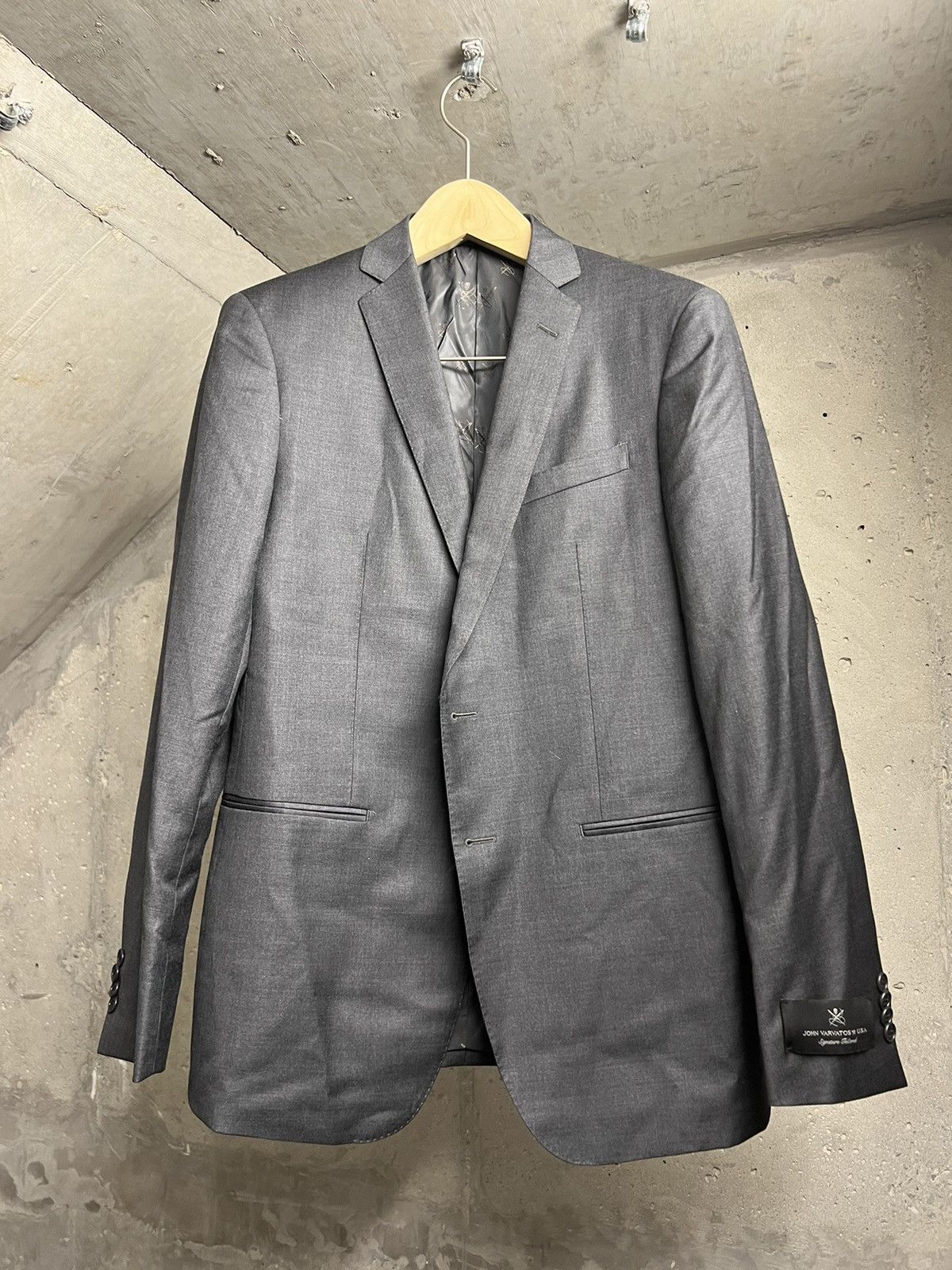 John Varvatos Signature tailored 2 button blazer Size 40R - 1 Thumbnail