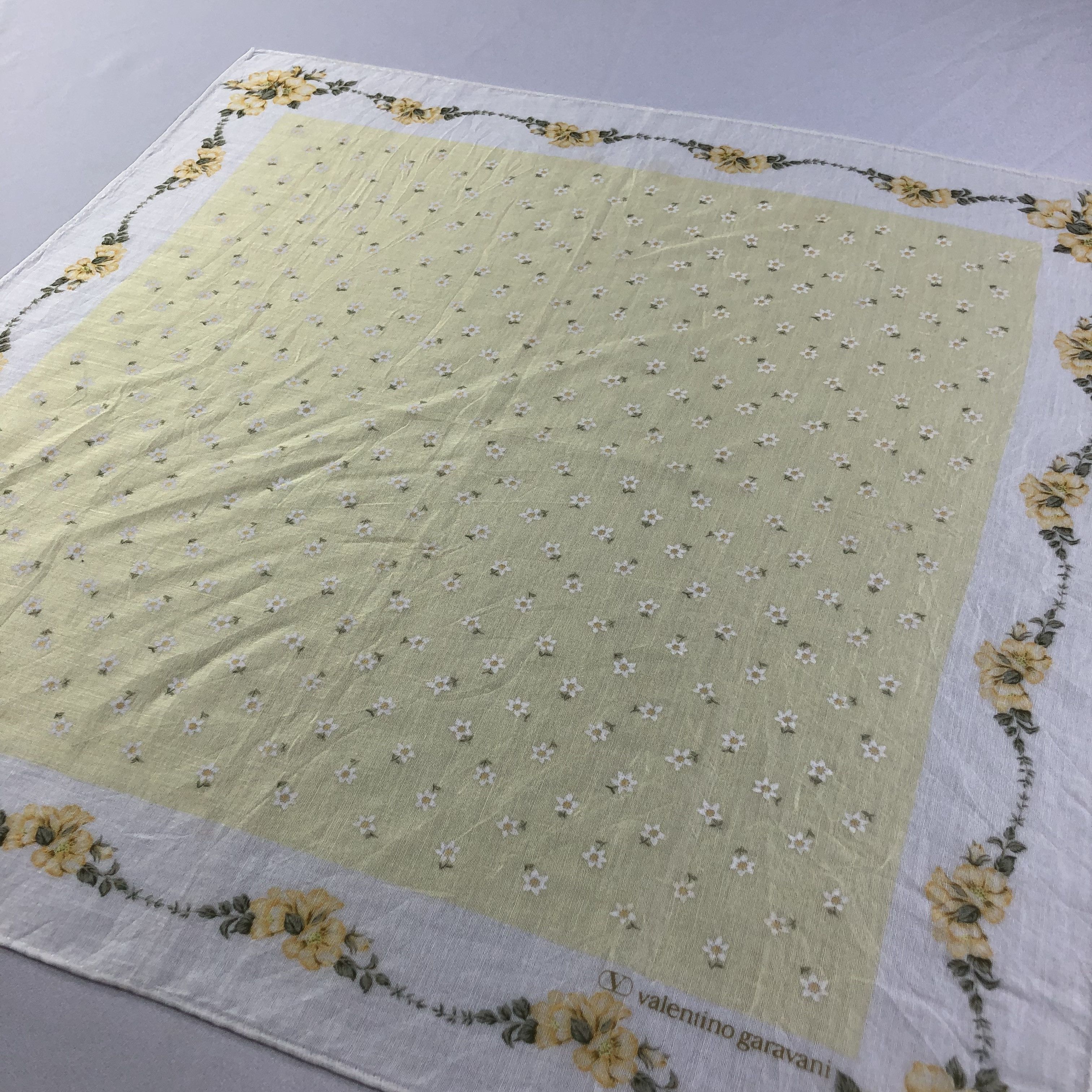 Vintage vAlEnTiNo GaraVANi Handkerchief Neckerchief Bandana H2028 Size ONE SIZE - 3 Thumbnail