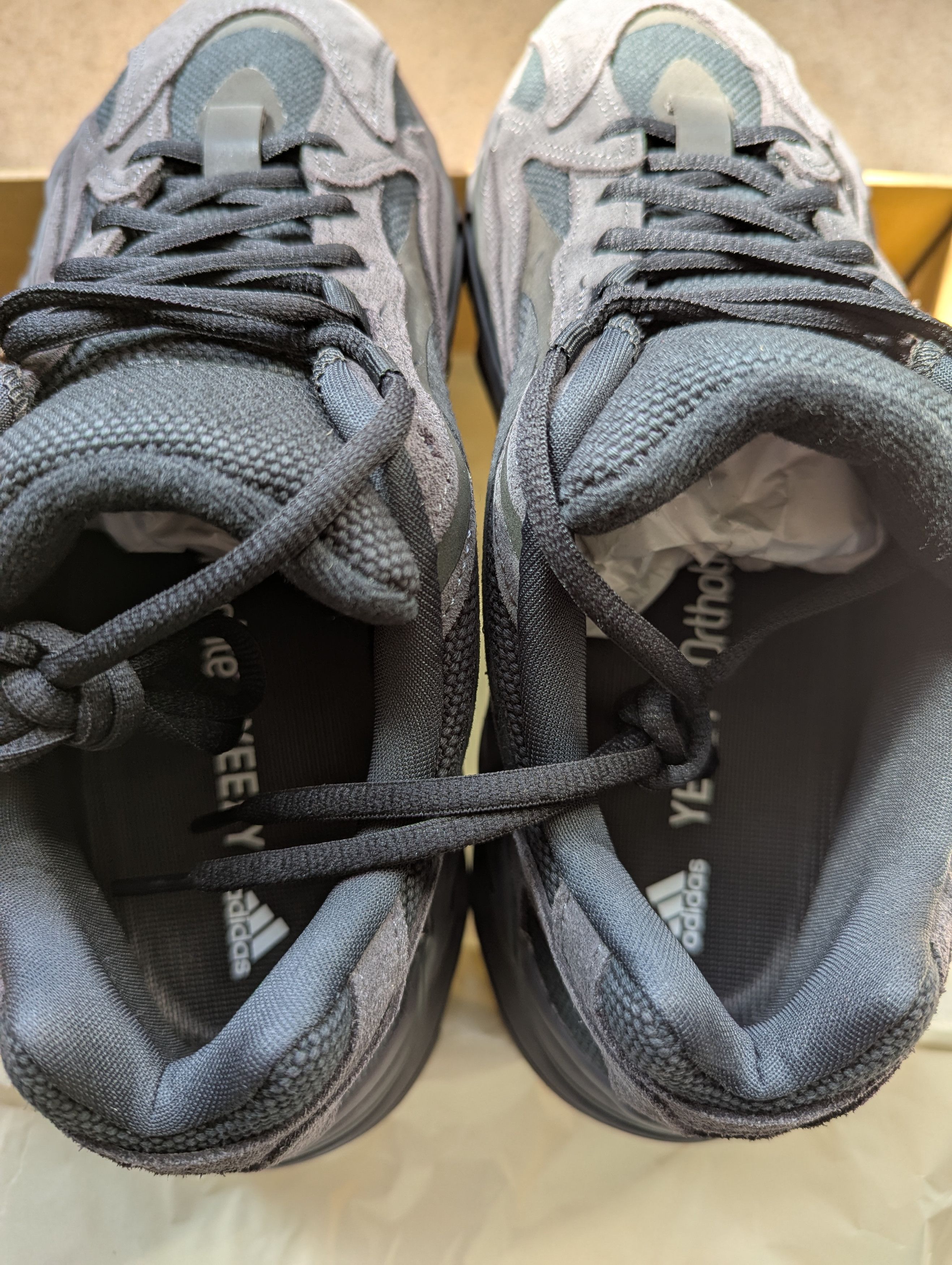Adidas Adidas Yeezy Boost 700 V2 'Vanta' Size US 9 / EU 42 - 7 Thumbnail