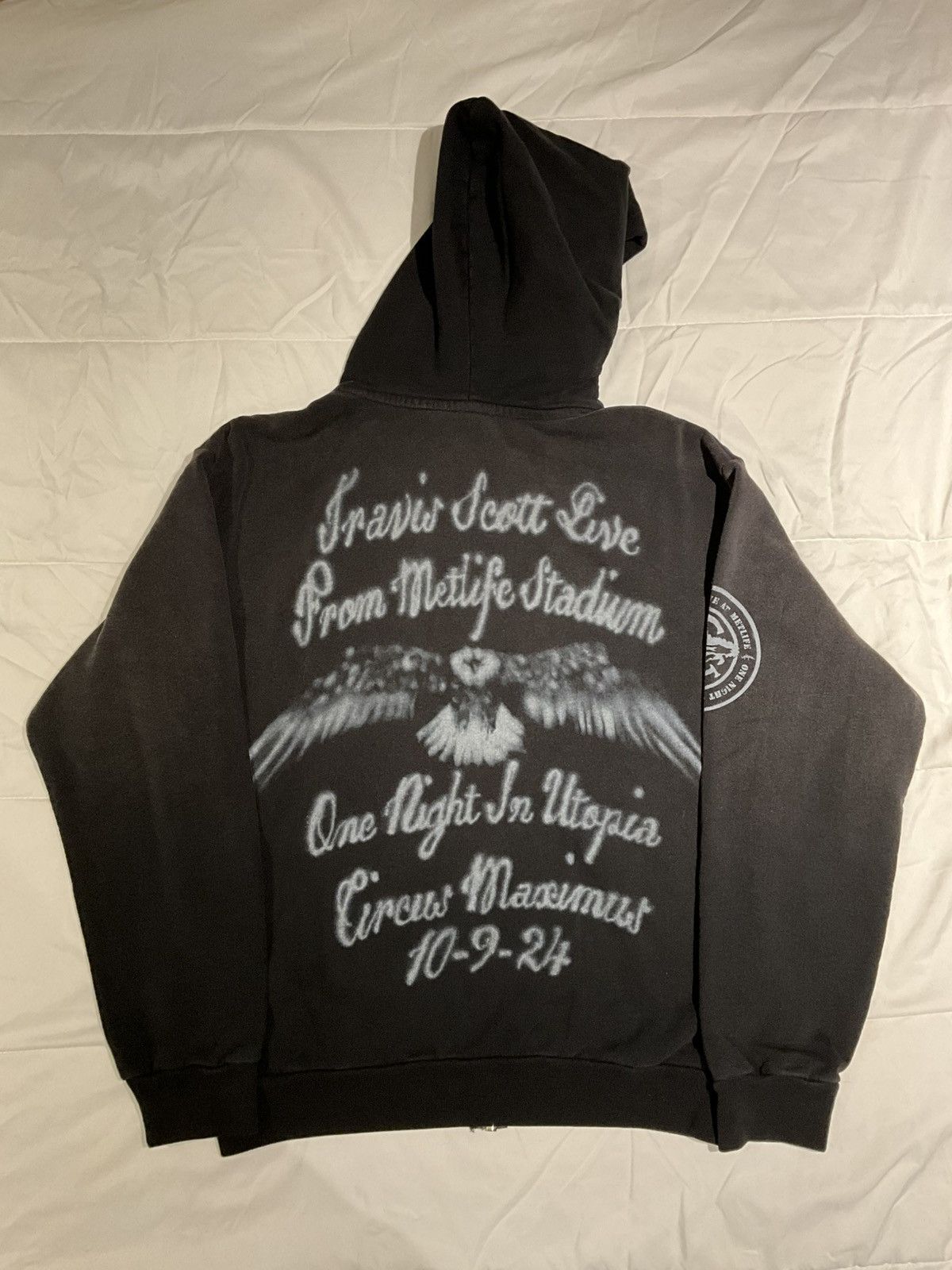 Travis Scott Travis Scott Utopia MetLife Black Statue Zip Up Size Medium Size US M / EU 48-50 / 2 - 2 Thumbnail