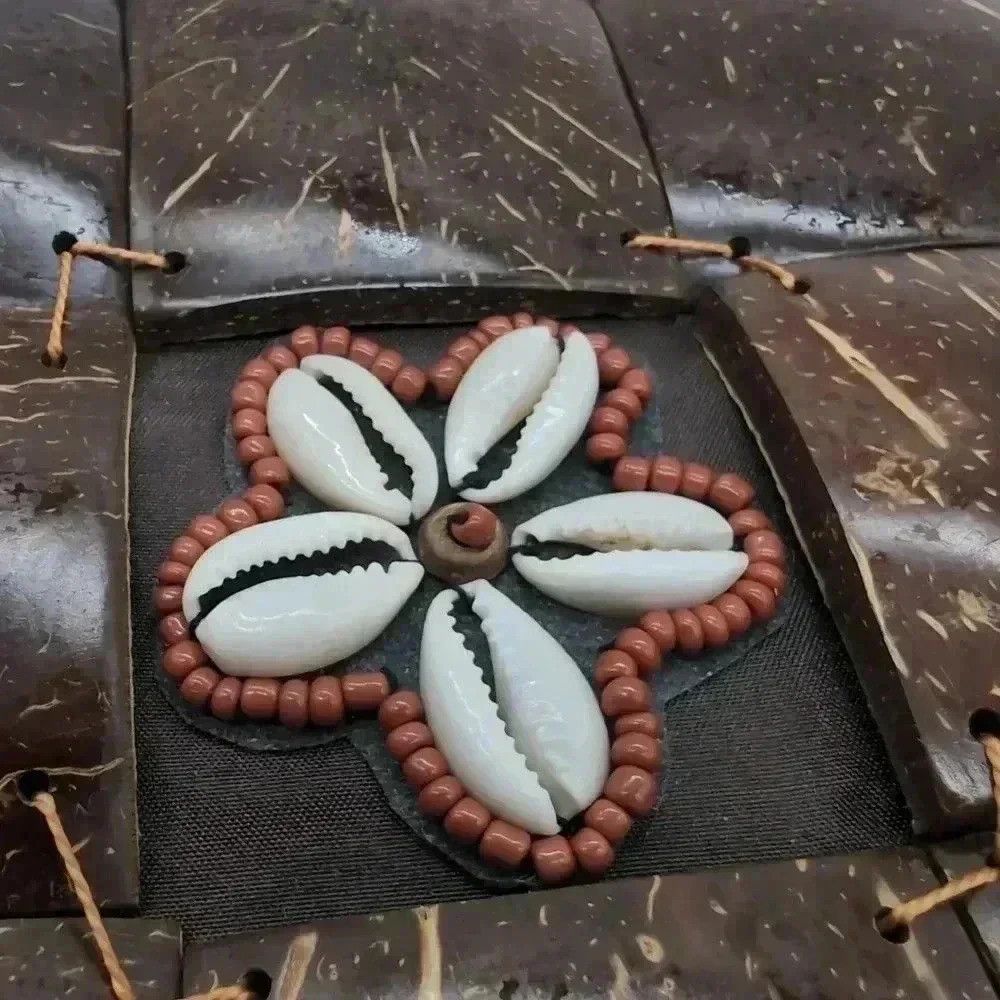 Designer Coco Coconut Shell purse with cowrie shell flowers Size ONE SIZE - 5 Thumbnail