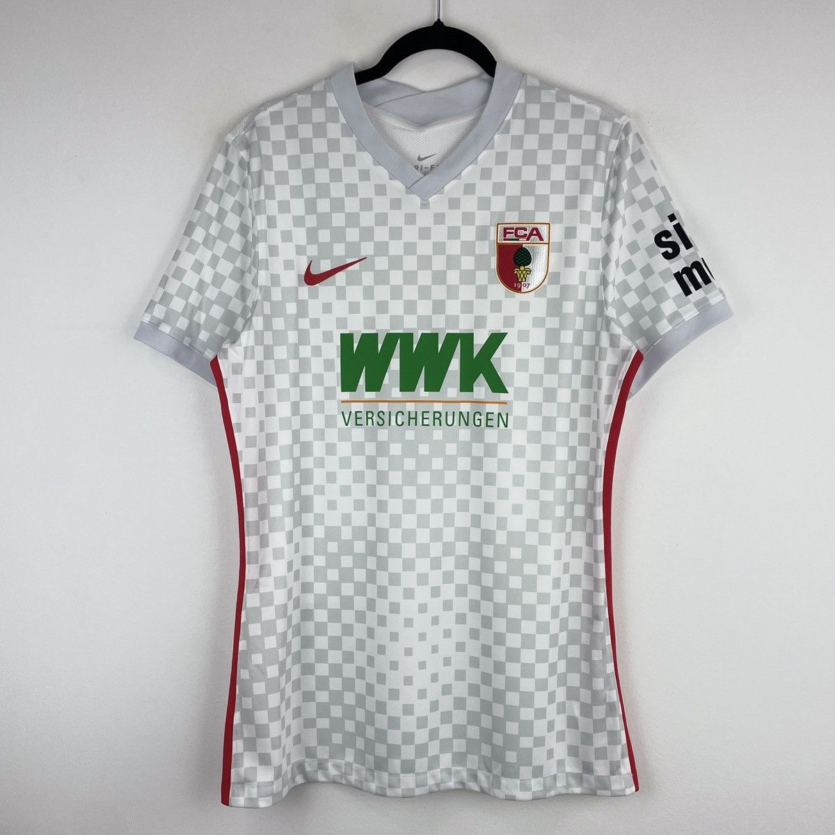 Nike FC Augsburg Away Nike Men’s Jersey Shirt 2021/2022 size L Size US L / EU 52-54 / 3 - 1 Thumbnail