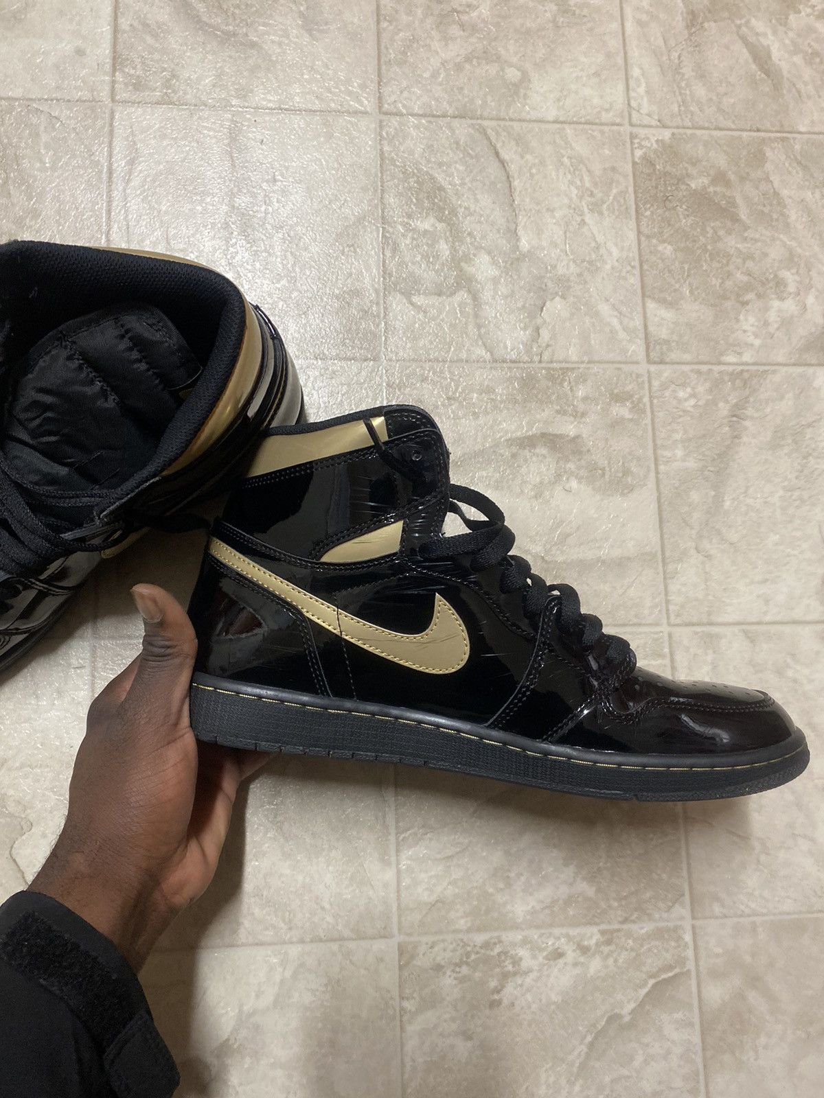 Jordan Brand Jordan 1 Retro High Black Metallic Gold (2020)s Size US 11 / EU 44 - 3 Thumbnail