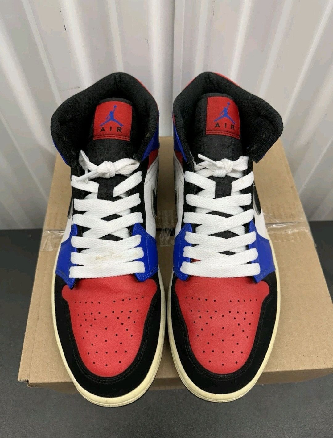 Jordan Brand Nike Air Jordan Retro 1 Mid Top 3 554724124 Size 10.5 Men Size US 10.5 / EU 43-44 - 2 Thumbnail