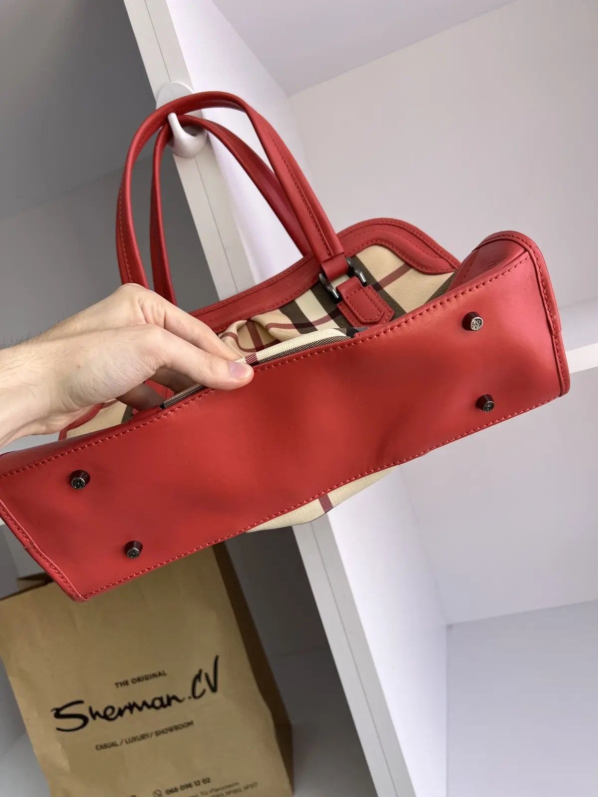 Burberry × Vintage Vintage Burberry Red Patent Leather Nova Check Tote Bag Size ONE SIZE - 8 Thumbnail