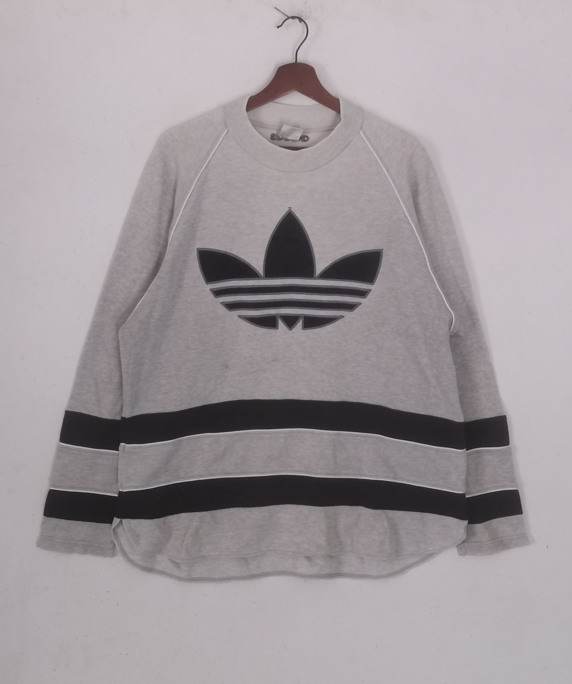 Adidas × Vintage Distressed Vintage Adidas big logo sweatshirt Size US L / EU 52-54 / 3 - 1 Thumbnail