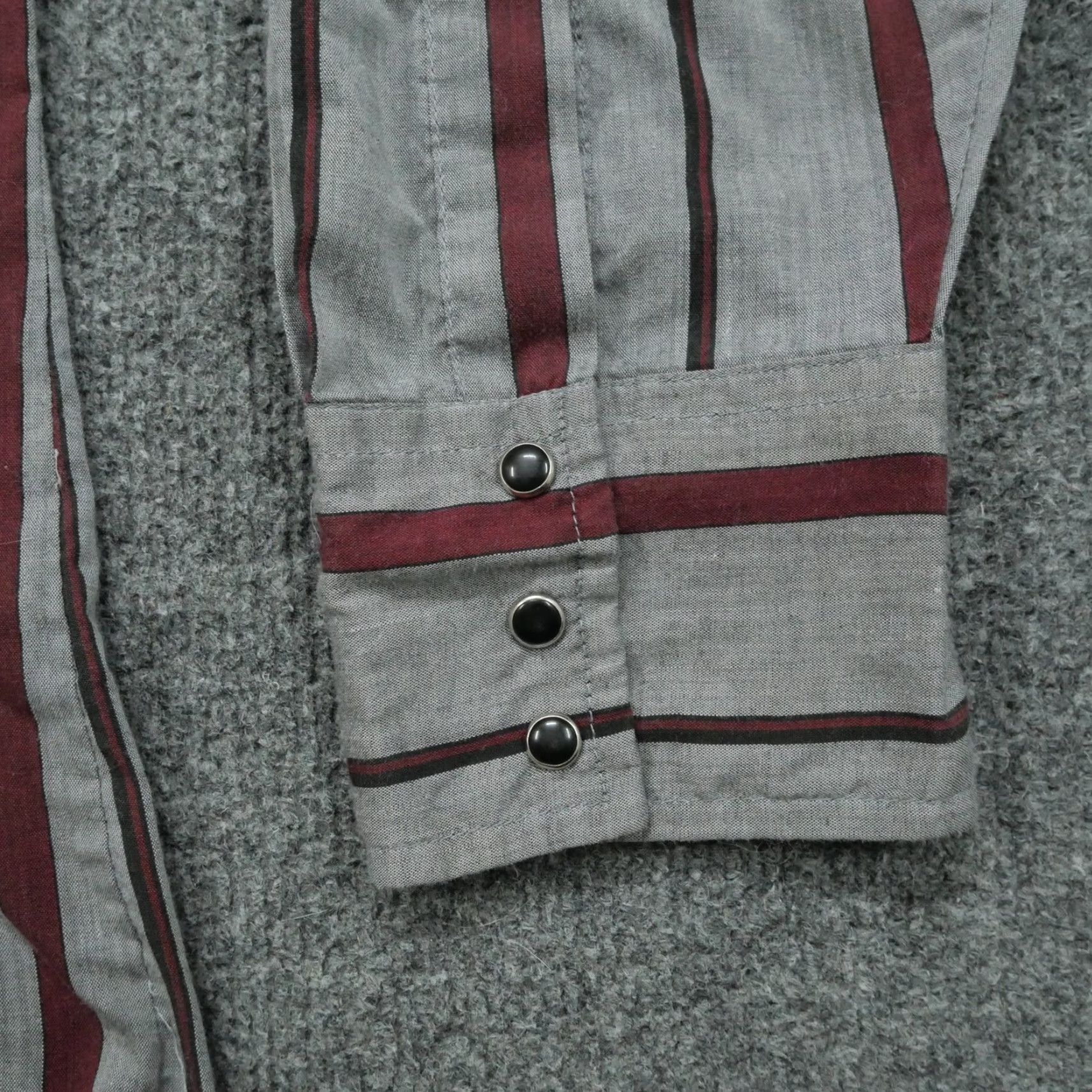 Vintage VINTAGE Ely Cattleman Shirt Mens XLT XL Tall 17.5 37 Grey Red Pearl Snap Western Country Shirt Mens Big & Tall Western Pockets 8/10 Size US XL / EU 56 / 4 - 2 Thumbnail