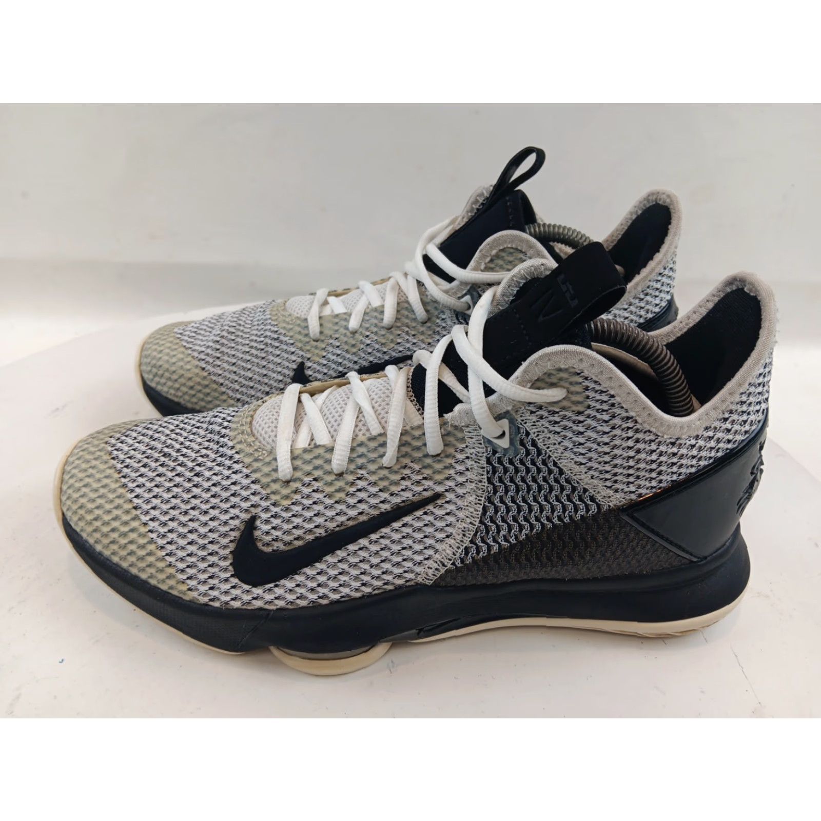 Nike Nike LeBron Witness 4 Sneaker Men’s 9.5 Black White BV7427-101 Mens Shoes Size ONE SIZE - 5 Thumbnail
