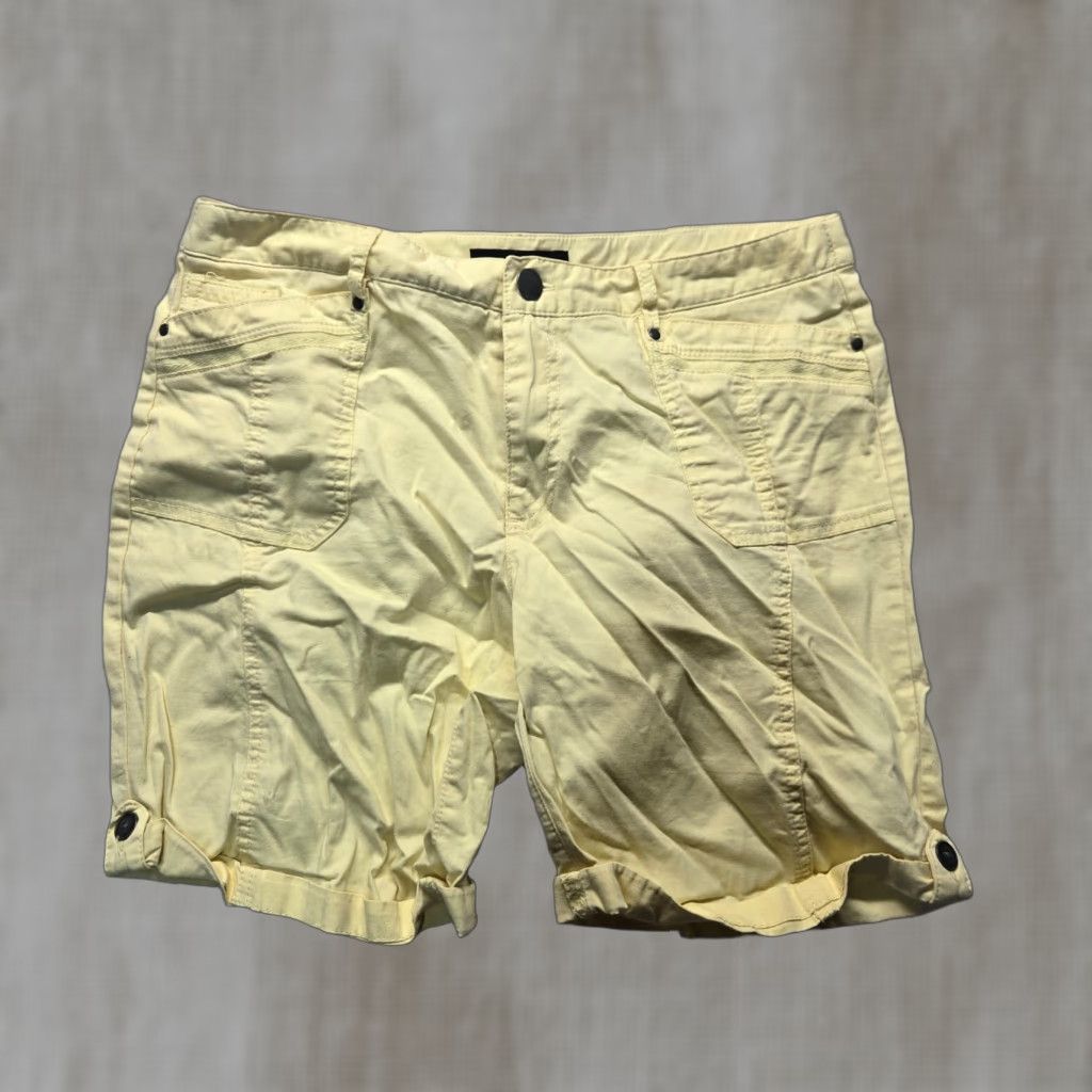 Vintage Counterparts Solid Yellow Stretch Shorts Adult Women's Size 4 Size 27" / US 4 / IT 40 - 1 Thumbnail