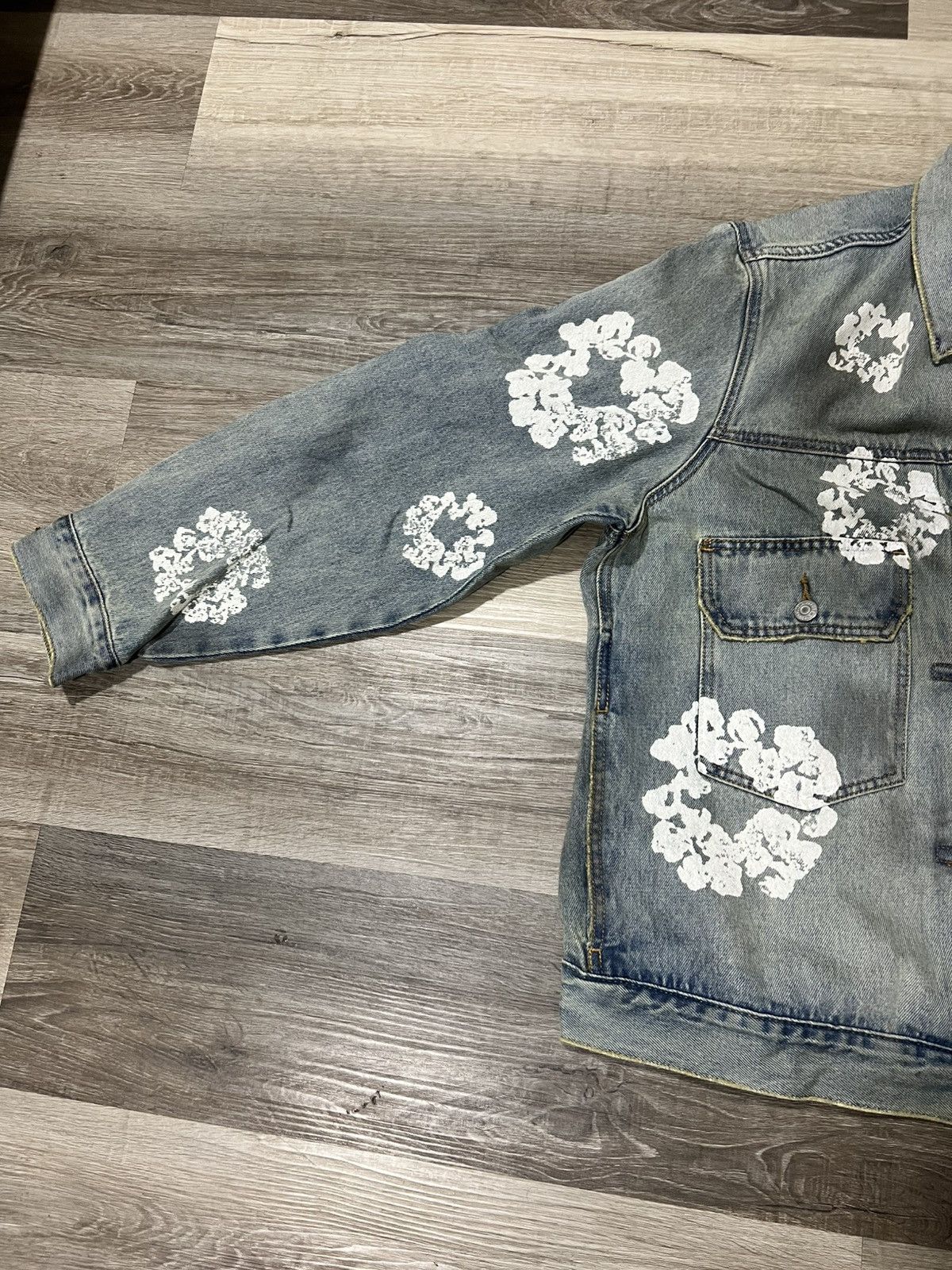 DENIM TEARS Denim Tears X Levi’s Dirty Was Wreath Denim Jacket Size US XL / EU 56 / 4 - 2 Thumbnail