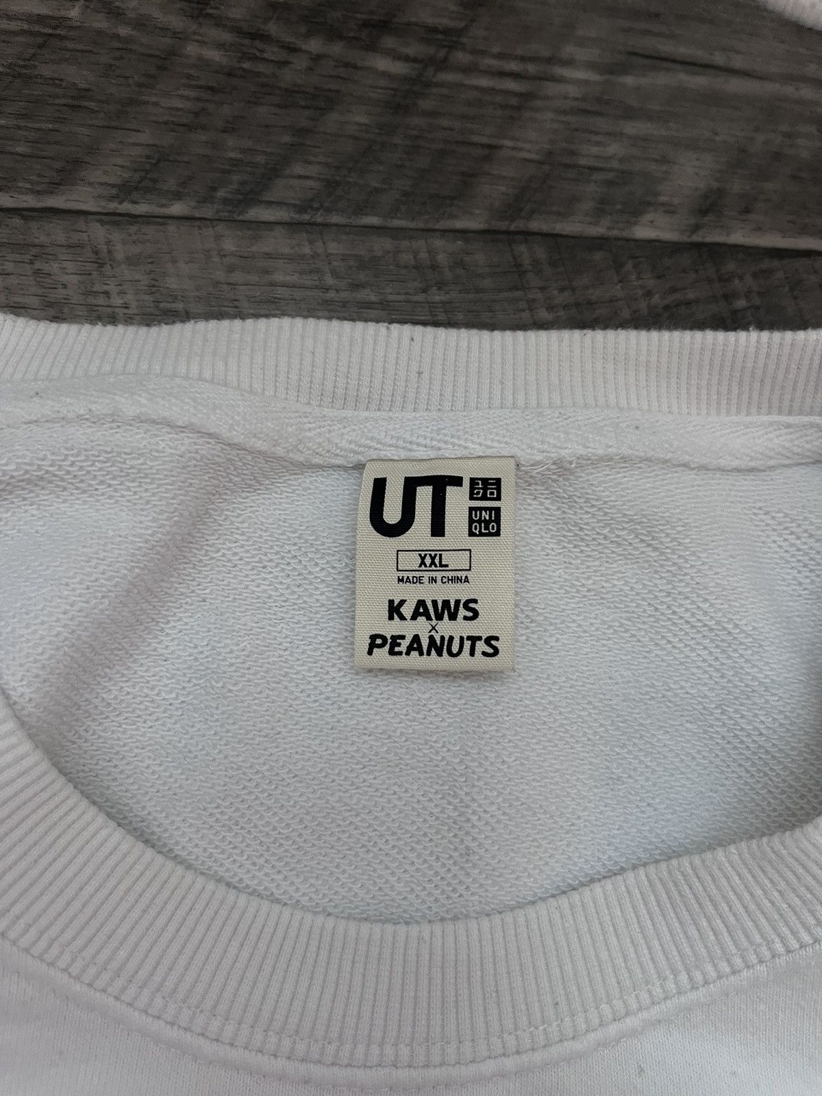 Kaws × Peanuts × Uniqlo KAWS x Snoopy Skateboarding White Sweatshirt Size US XXL / EU 58 / 5 - 6 Thumbnail
