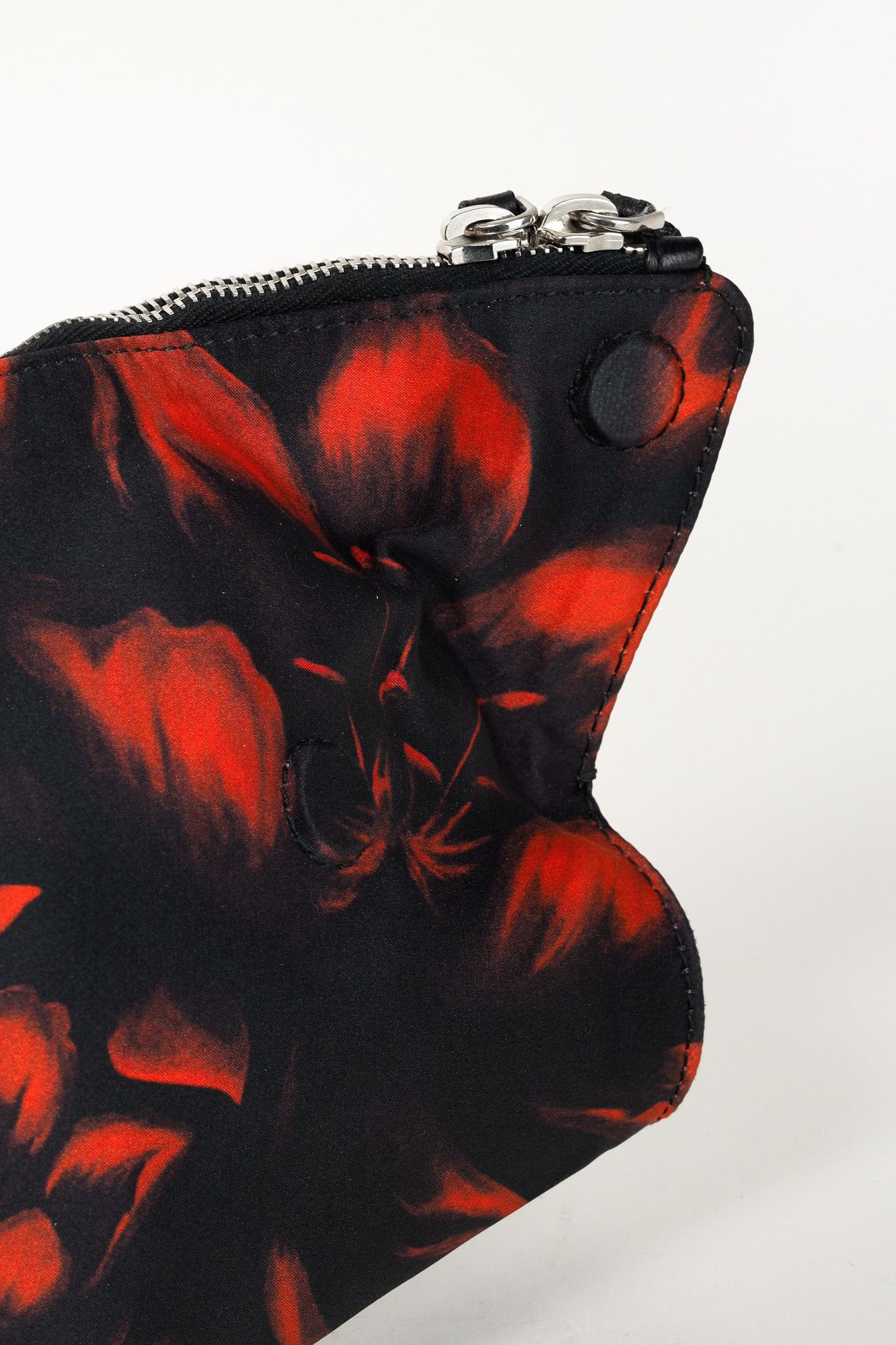 Alexander McQueen Alexander McQueen Floral Mana Clutch Fabric Zip Up Clutch Size ONE SIZE - 5 Thumbnail