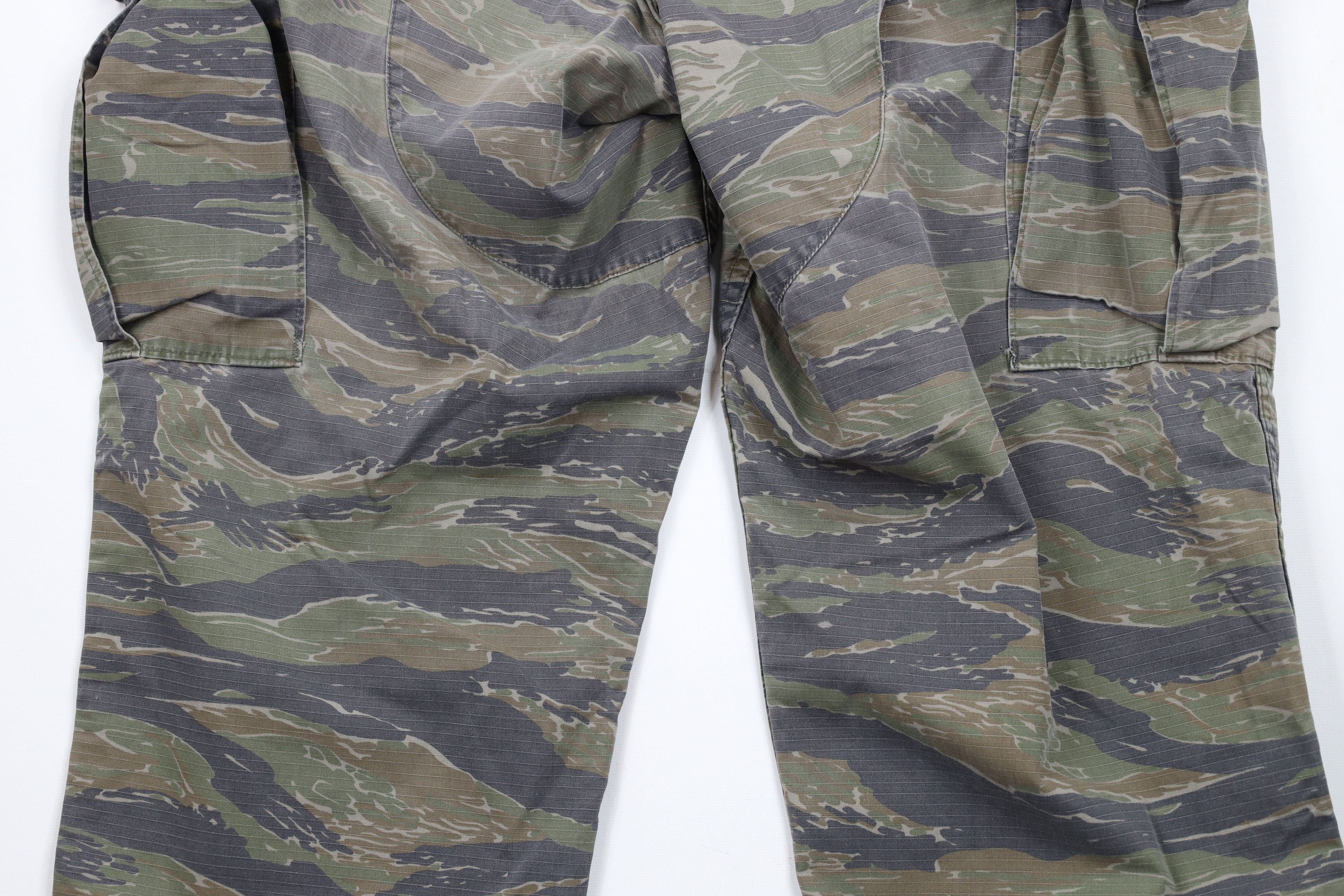 Vintage Vintage 90s Streetwear Baggy Wide Leg Camouflage Cargo Pants Size US 36 / EU 52 - 11 Thumbnail