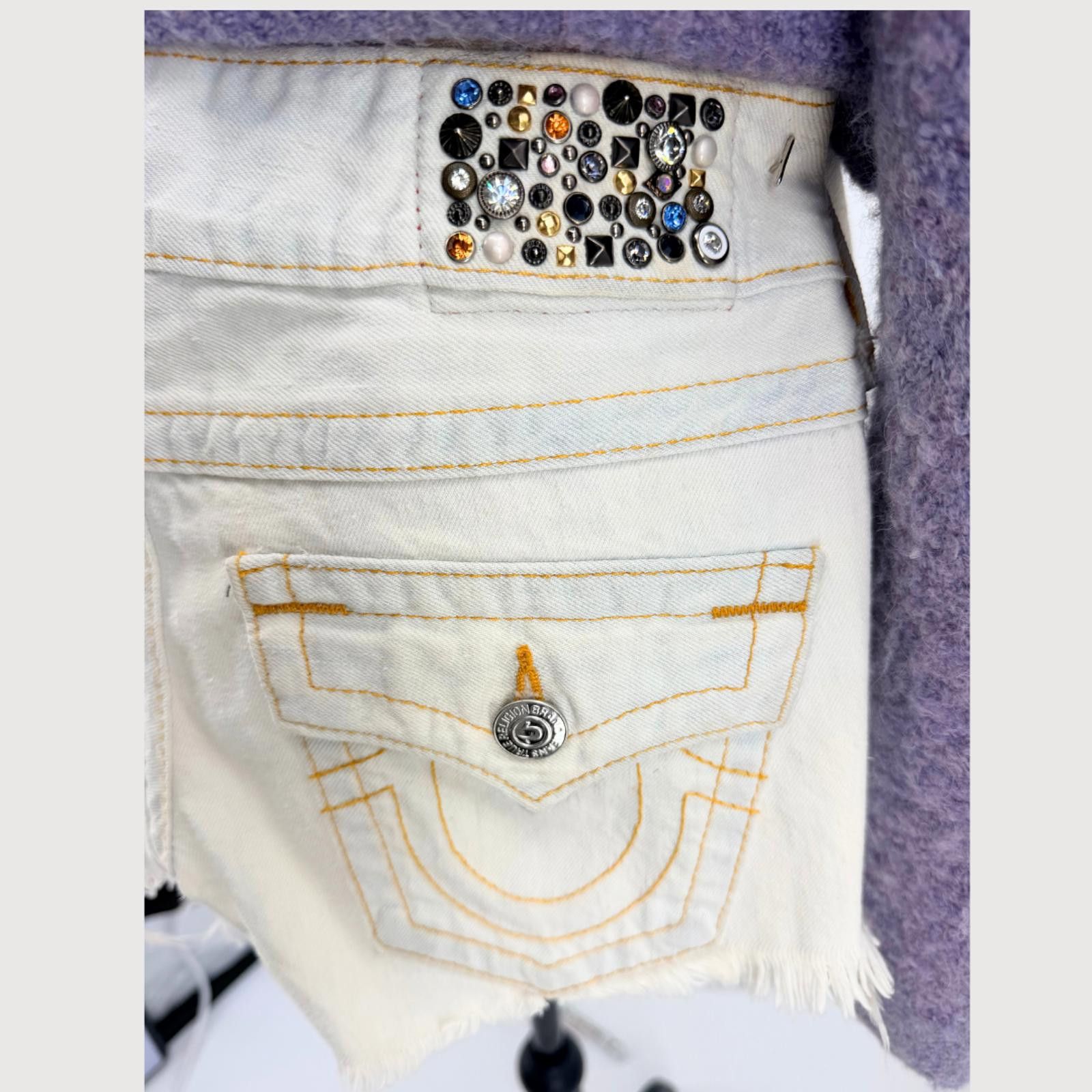 True Religion True Religion Keira Low Rise Cutoff Shorts Y2K 27 Size 27" / US 4 / IT 40 - 4 Thumbnail