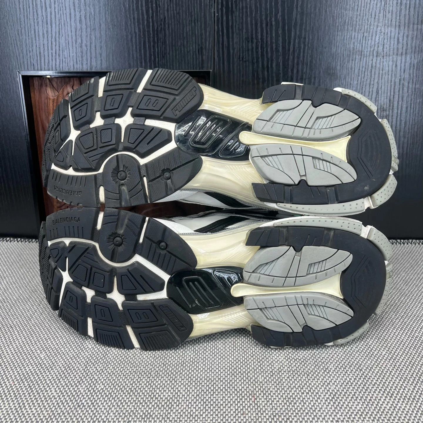 Balenciaga Balenciaga Runner Gray Black Size 43 Size US 10 / EU 43 - 7 Thumbnail