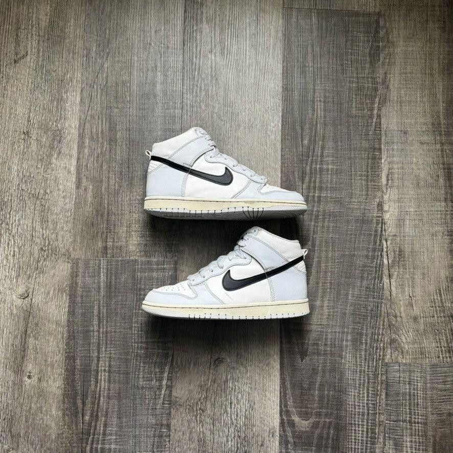 Nike NIKE • Dunk High GS "Aluminum" (7M) Size US 7 / EU 40 - 1 Thumbnail
