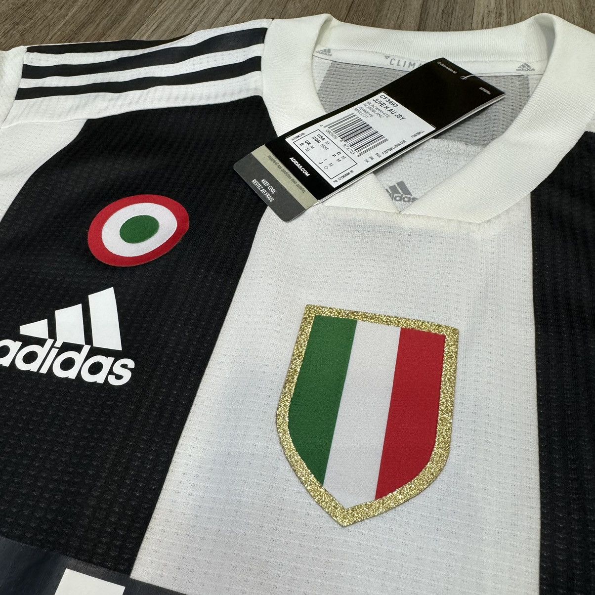Adidas Juventus 18/19 player issue home shirt #7 Ronaldo(bnwt) Size US M / EU 48-50 / 2 - 5 Thumbnail