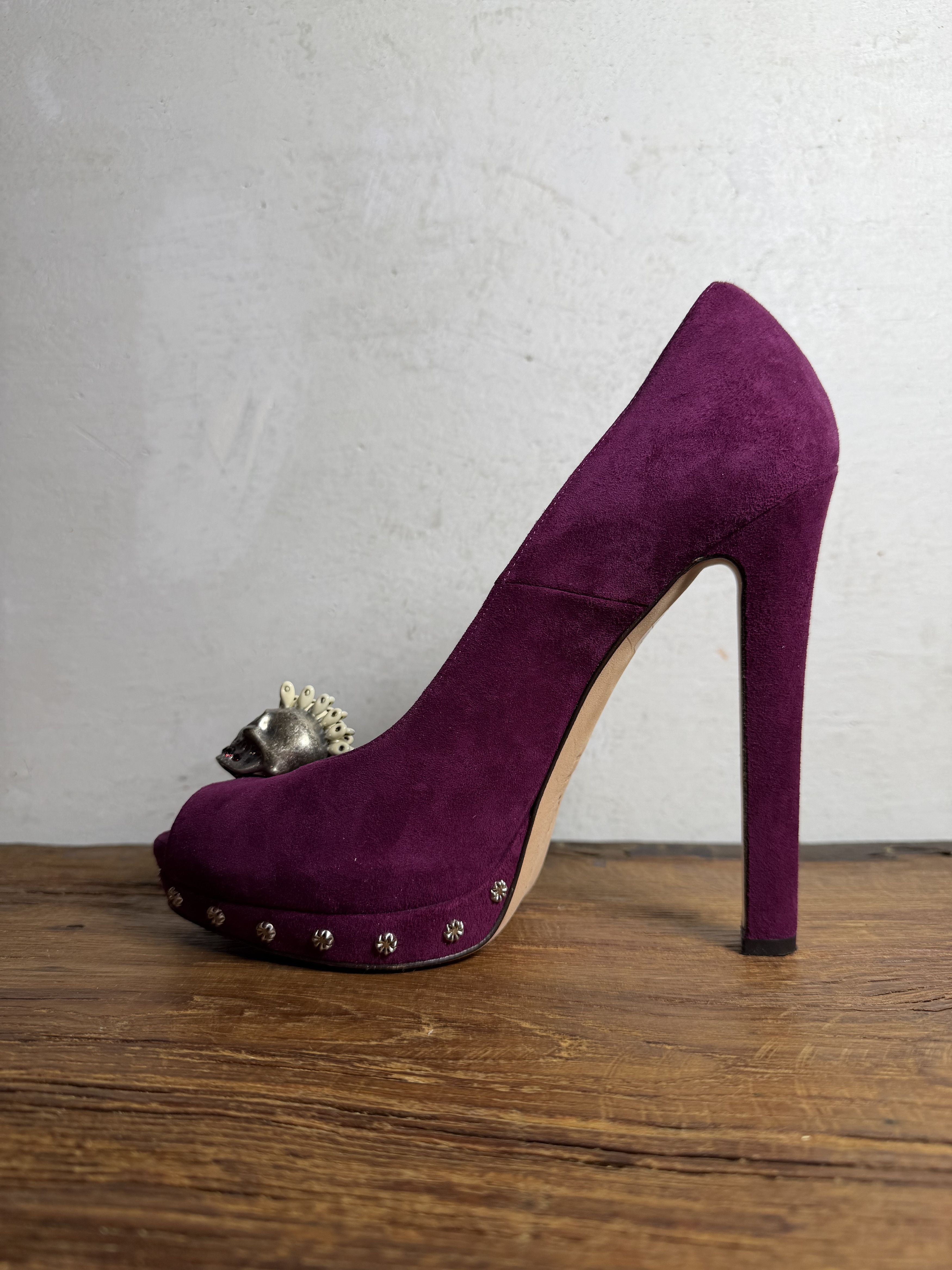 Alexander McQueen Alexander McQueen Purple Suede Embellished Skull Pumps Size US 10 / IT 40 - 3 Thumbnail