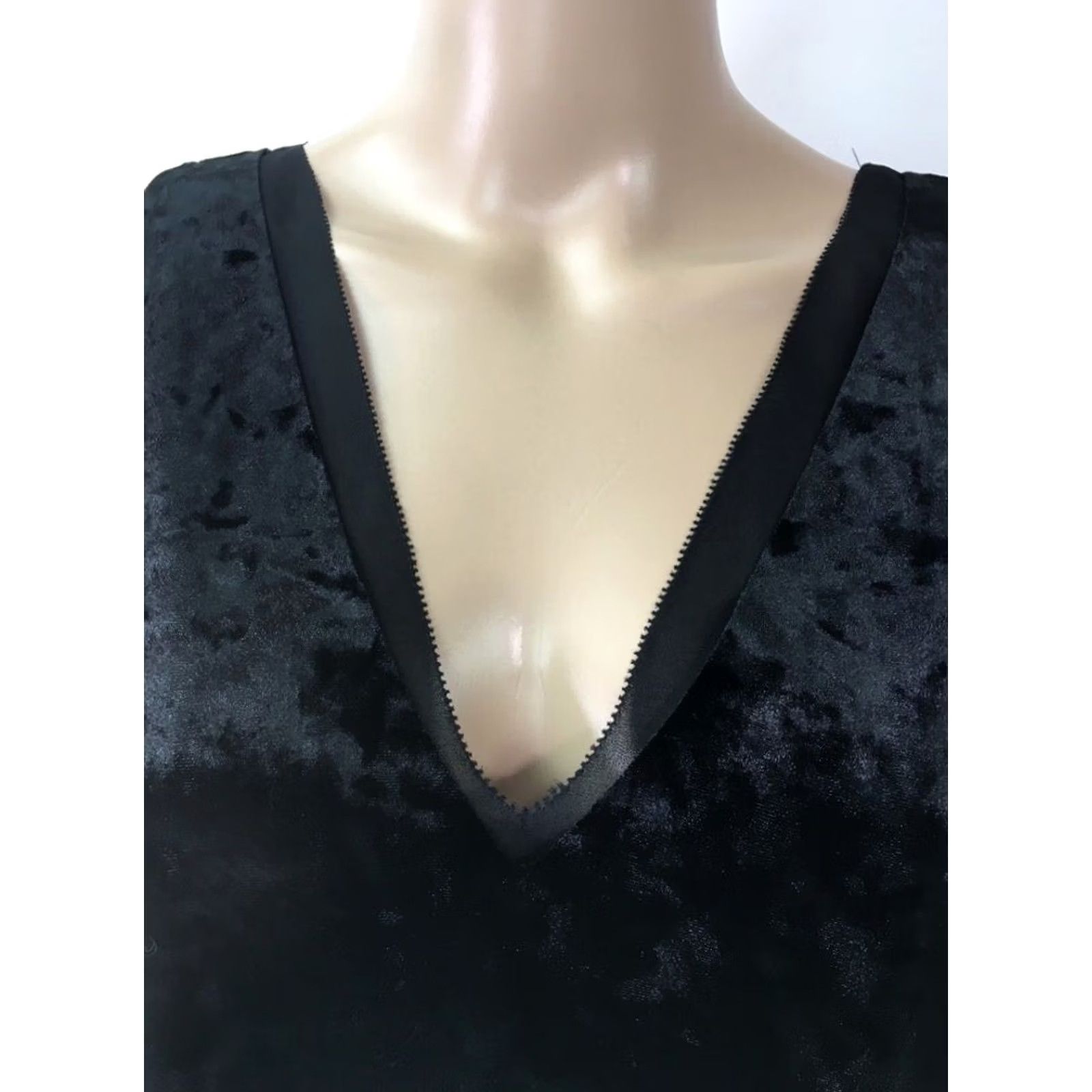 Sanctuary Sanctuary Blouse Women's Blouse Velvet Sleeveless V-Neck Black M Stretch Sheer Hem Casual Party/Cocktail Wedding Size M / US 6-8 / IT 42-44 - 2 Thumbnail