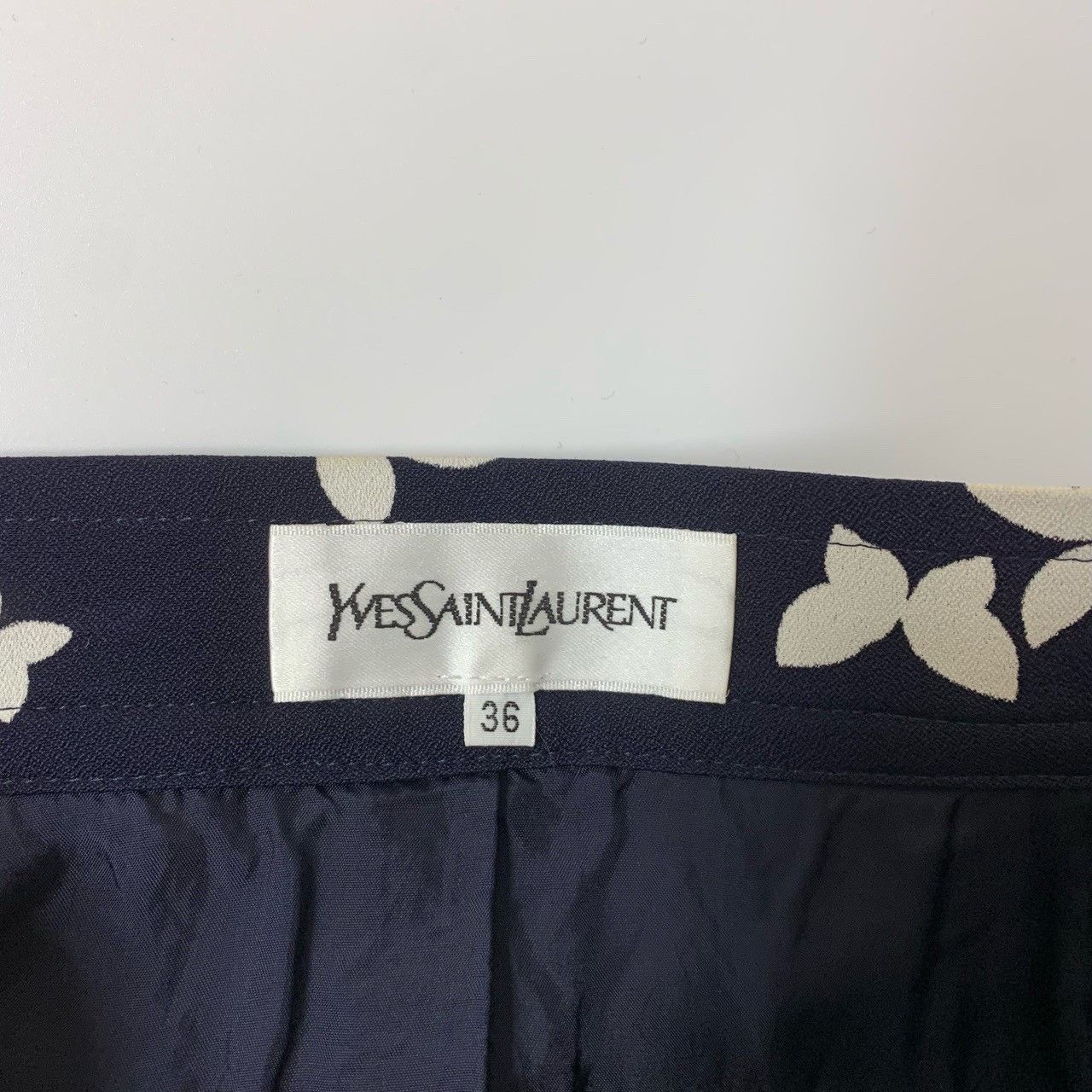Saint Laurent Paris Saint laurent Printed Skirt 2501-Nextarrow Size 42" / US 20 - 2 Thumbnail