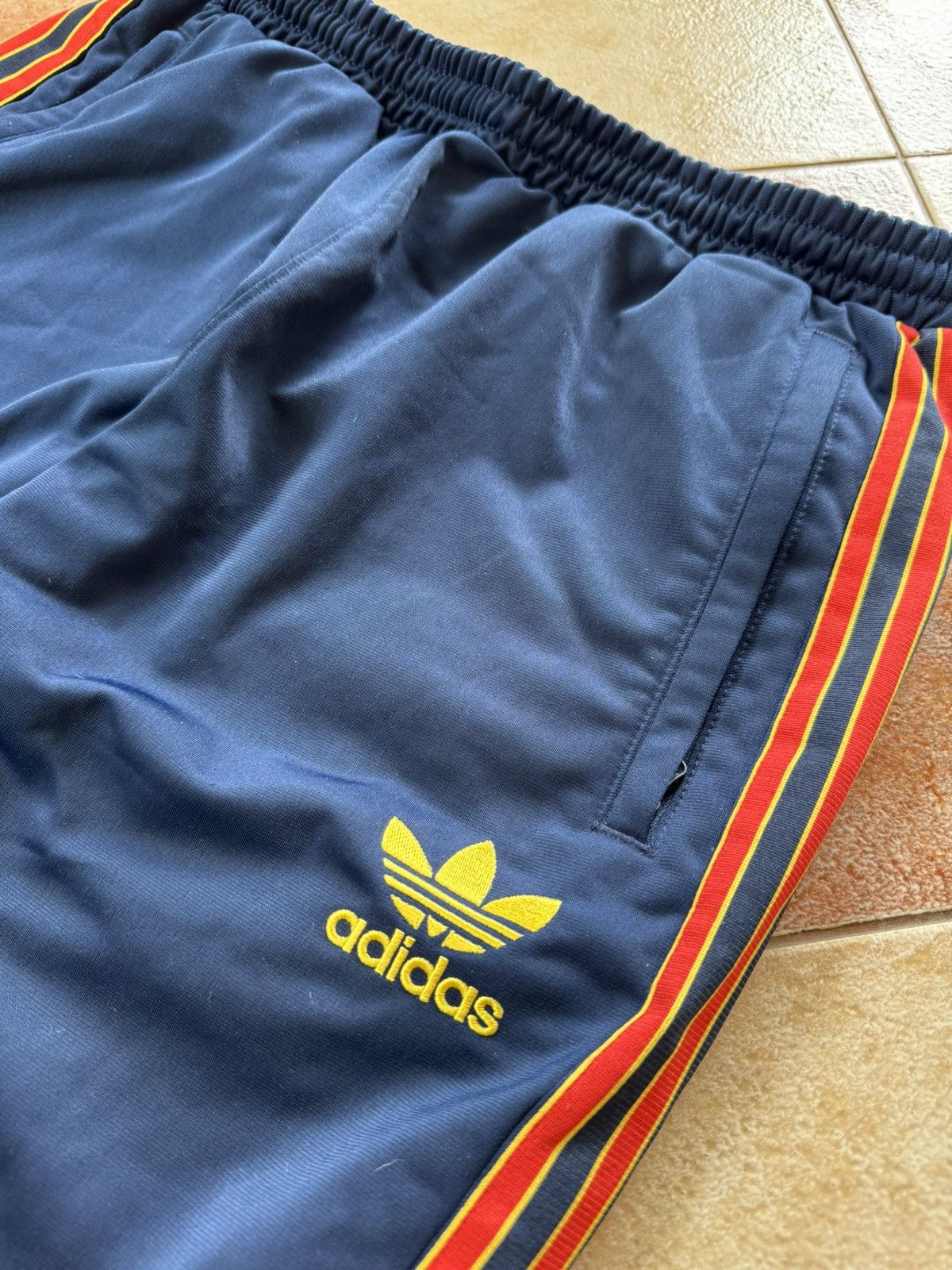 Adidas Arsenal 2021-2022 Adidas Soccer Track Pants Football Jersey Size US 32 / EU 48 - 6 Thumbnail