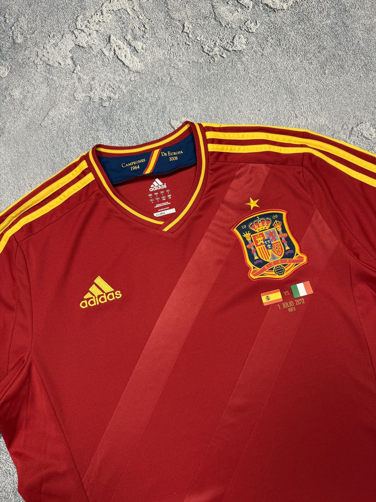 Adidas VINTAGE ADIDAS SPAIN EURO 2012 FOOTBALL SOCCER HOME JERSEY Size US L / EU 52-54 / 3 - 4 Thumbnail