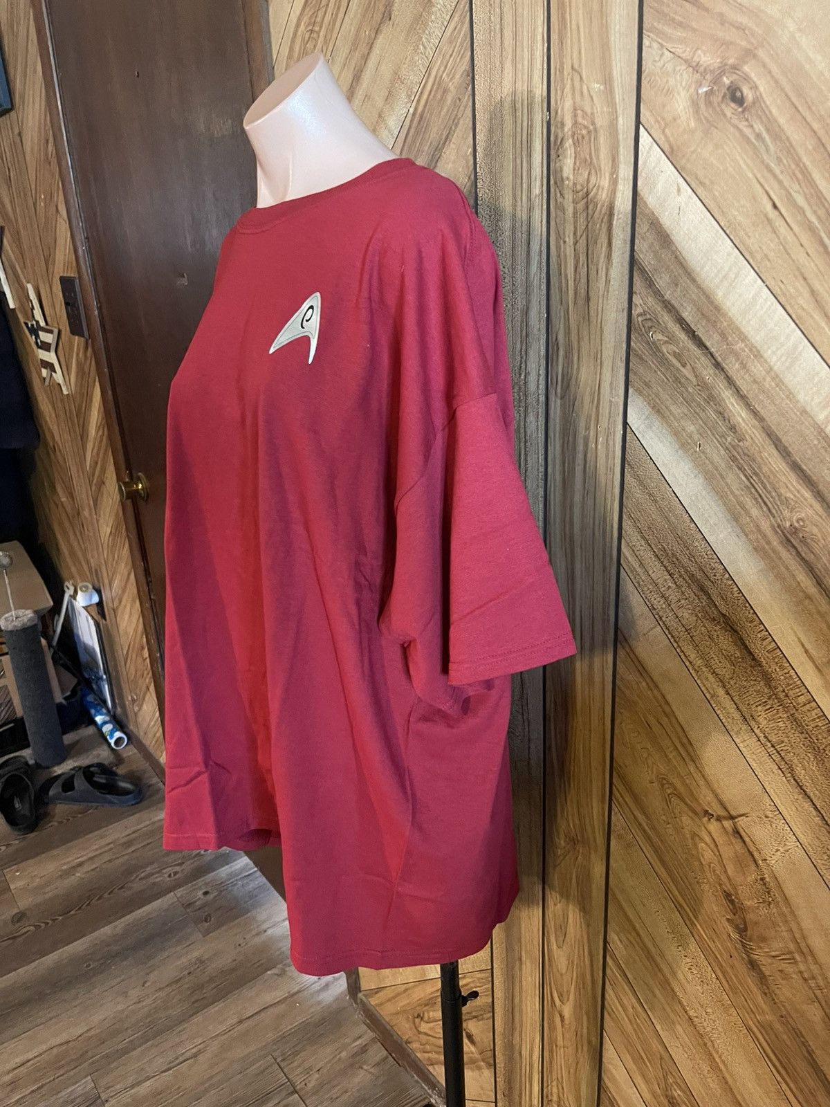 Other Roddenberry Star Trek 2XL Red Operations Uniform T-Shirt Size US XXL / EU 58 / 5 - 5 Thumbnail